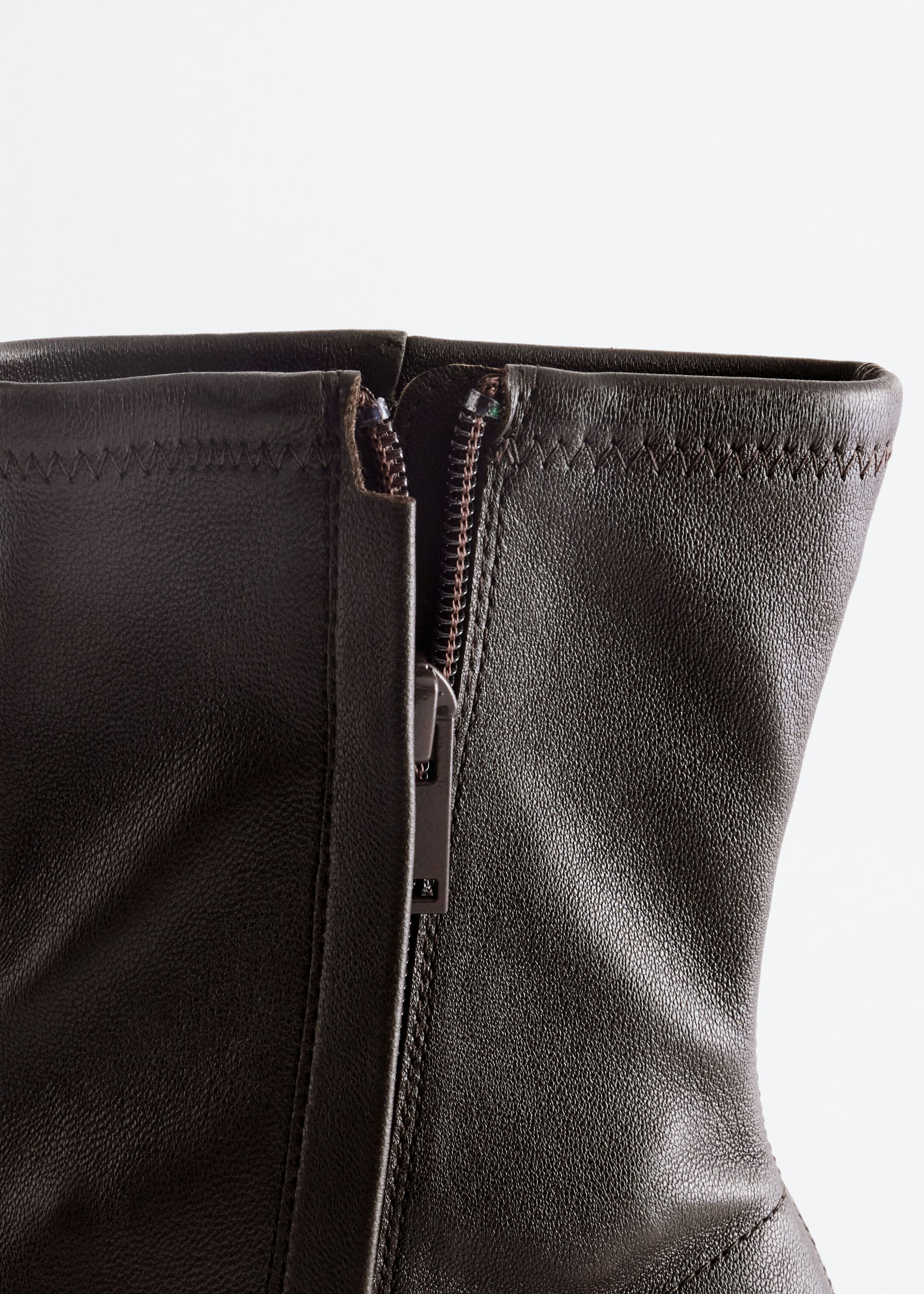 Stiefeletten aus Leder - {{variantName}} - Beschreibendes Detail