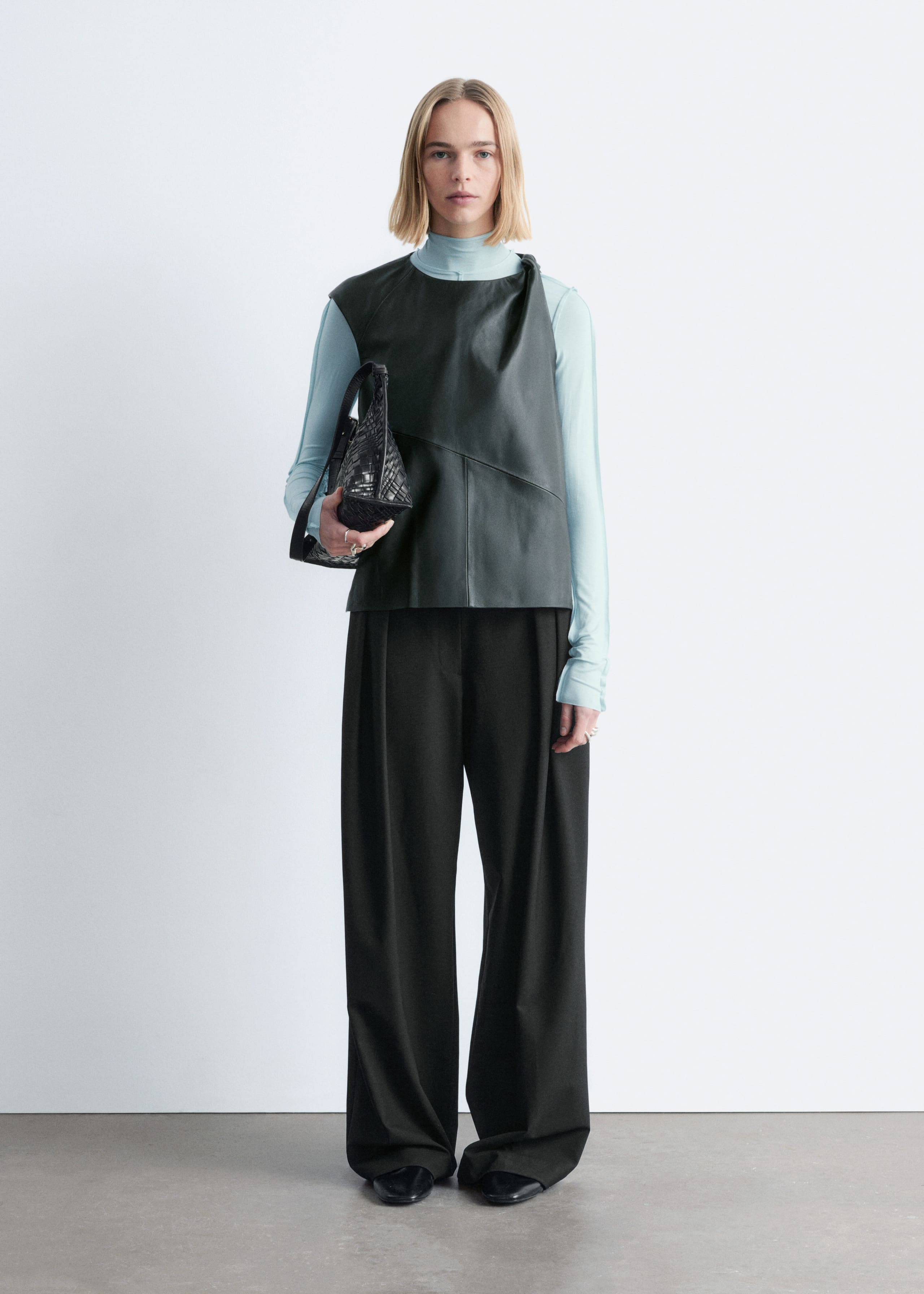 Image of Haut en cuir à épaule torsadée