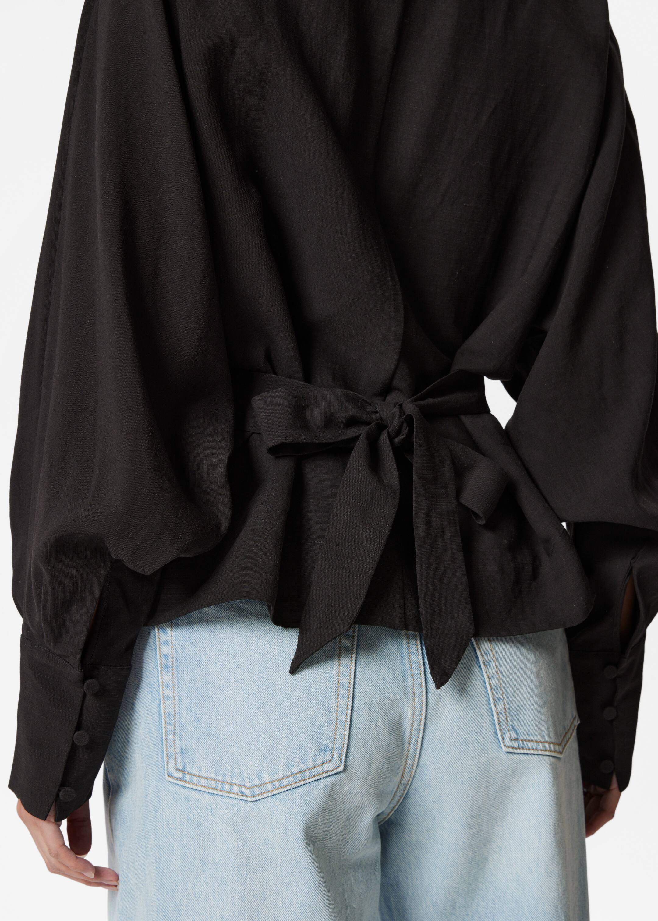 Größeres Bild ansehen: Plissierte Bluse mit U-Boot-Ausschnitt - Schwarz - Ladies | H&M DE 4
