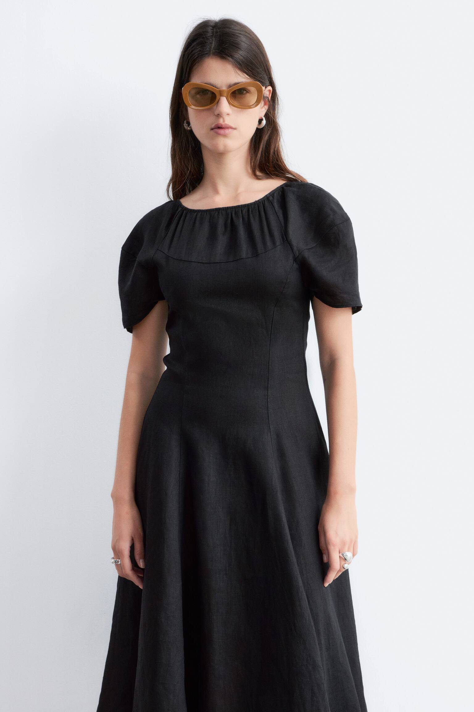 Ausgestelltes Midikleid aus Leinen - Schwarz - 6