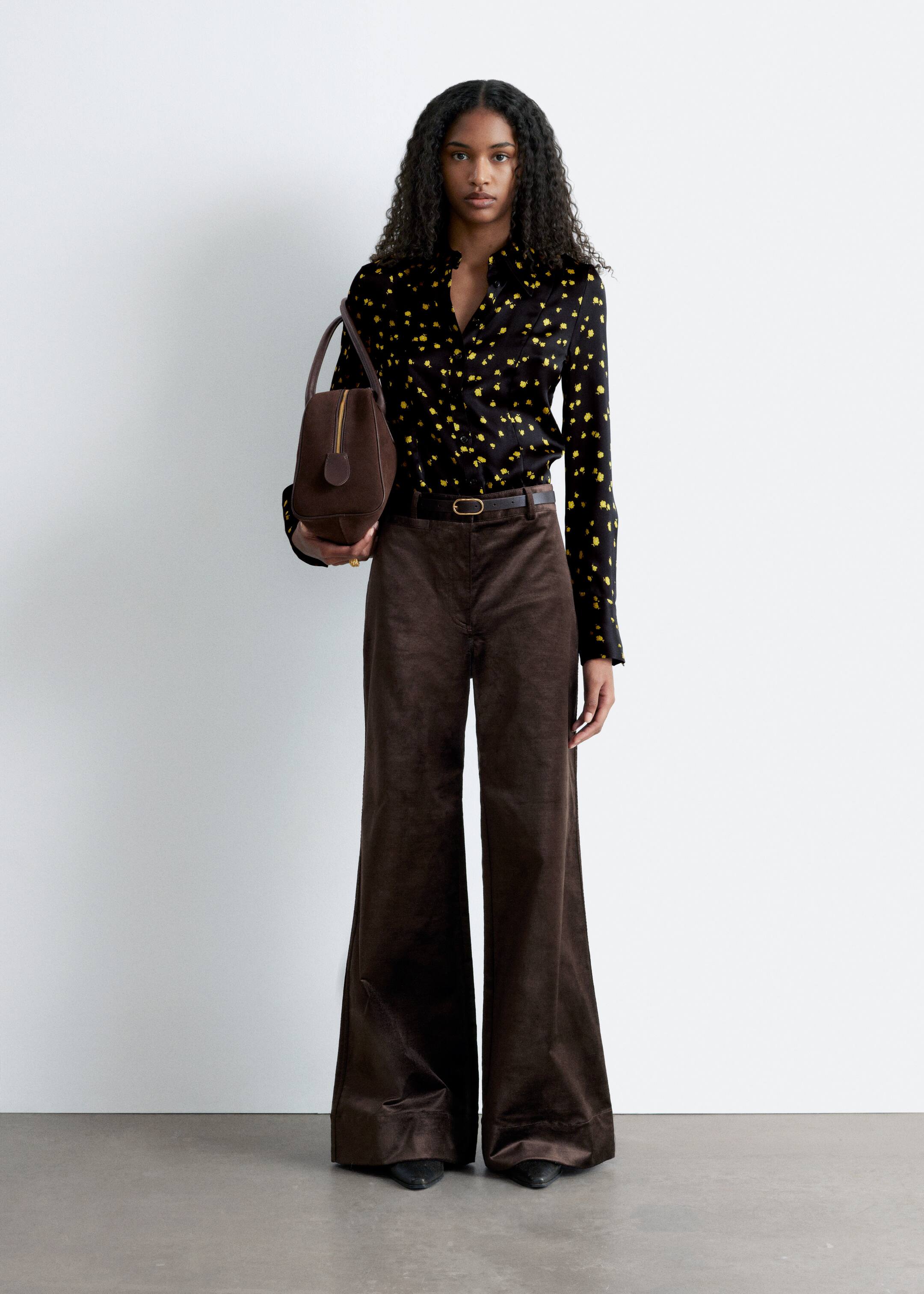 Grösseres Bild ansehen: Schmal zulaufendes Seidenhemd - Schwarz/Geblümt - DAMEN | H&M CH 2