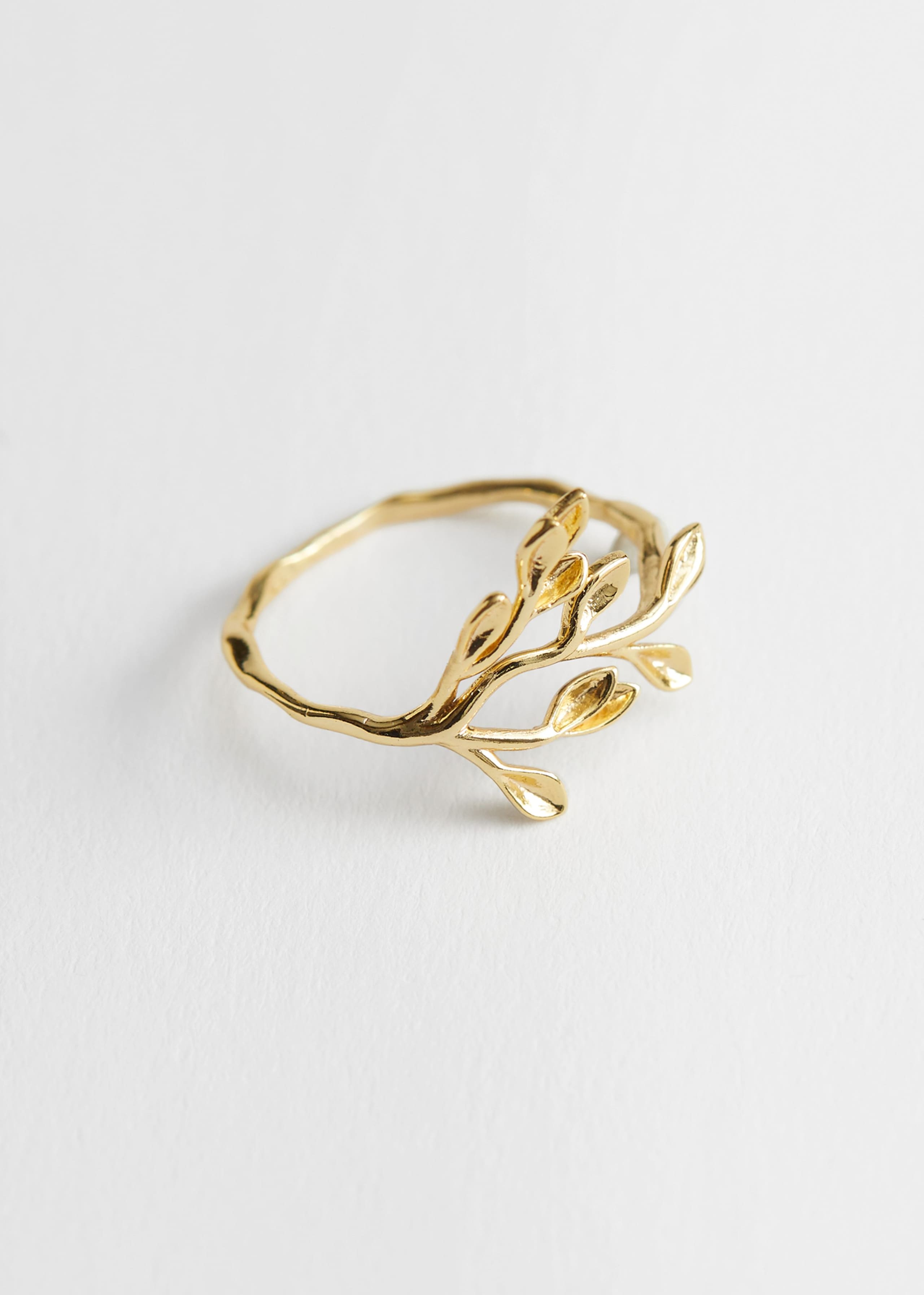 Organischer Ring mit Kletterpflanzendesign - Gold - Stillleben
