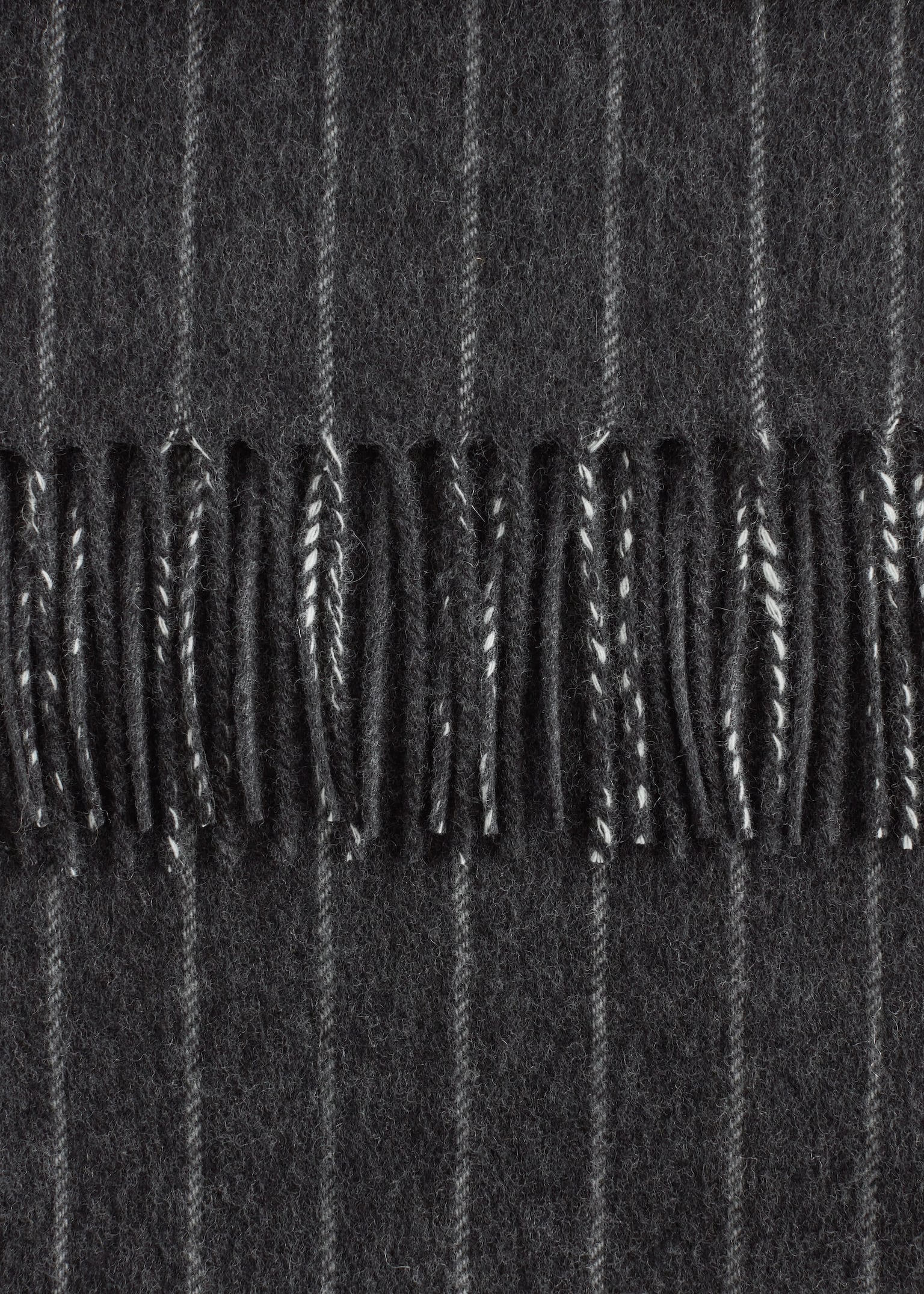Halstørklæde i kashmirblend med frynser - Mørkegrå nålestribet - 3