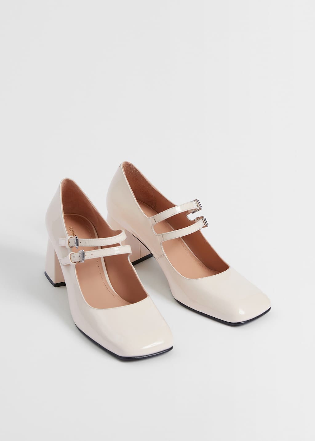 Mary Jane-Pumps aus Lackleder - Creme - Stillleben