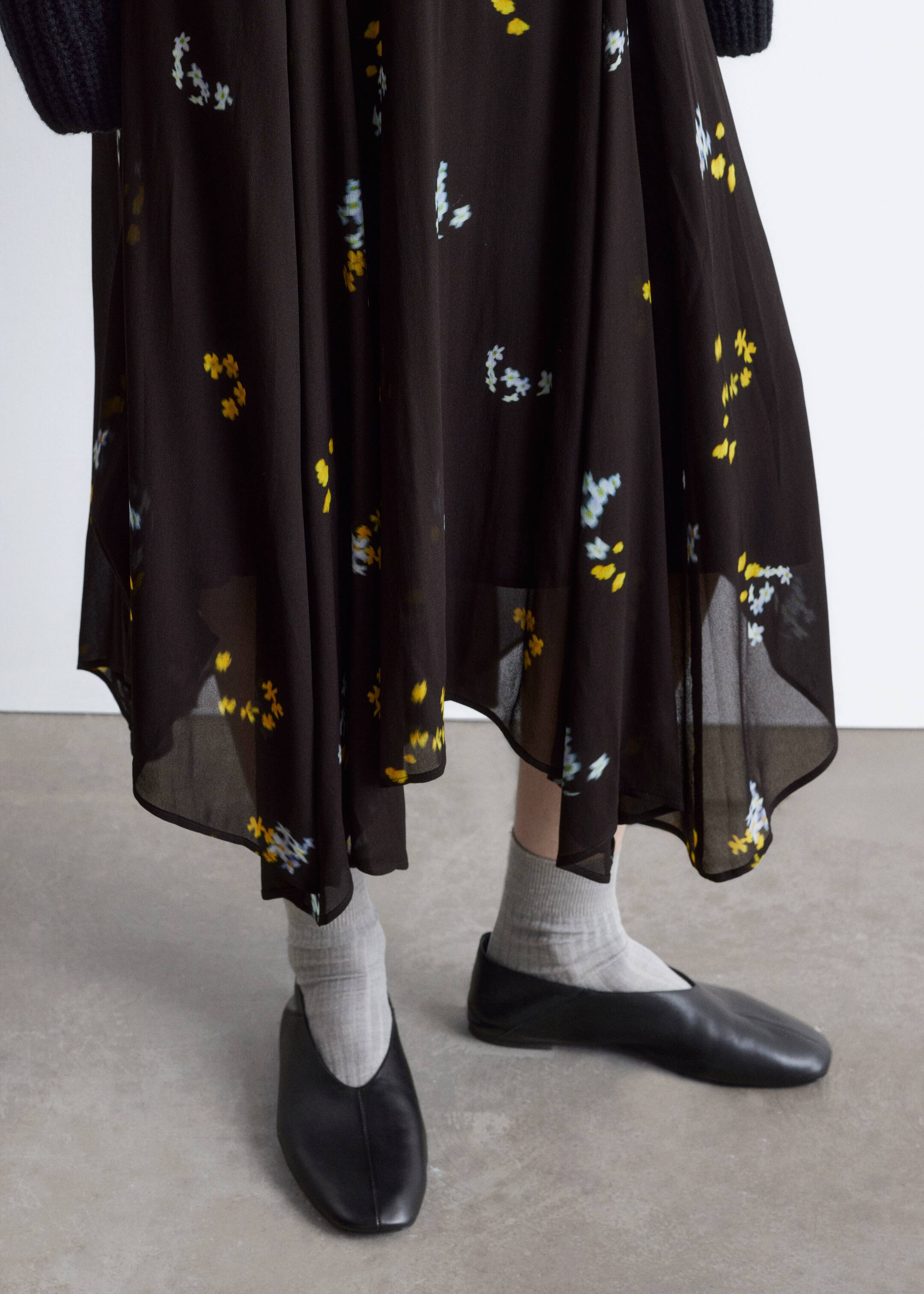 Se større billede: Asymmetrisk midi-nederdel - Sort/blomstret - DAME | H&M DK 6