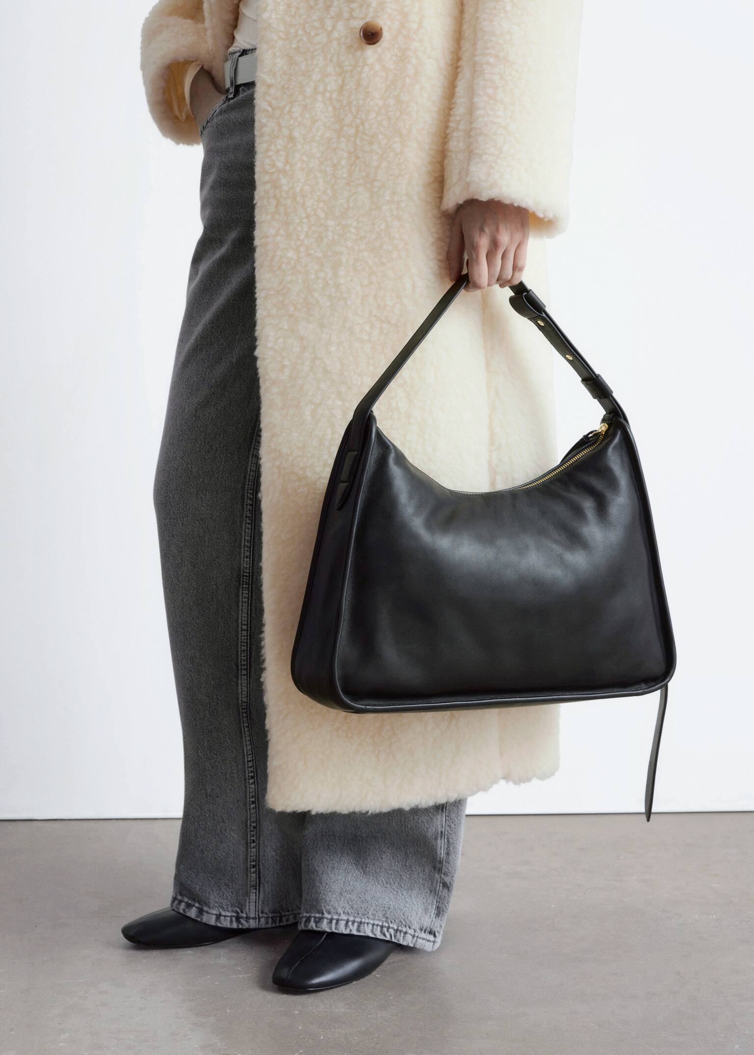 תיק נשיאה מעור - שחור - 1