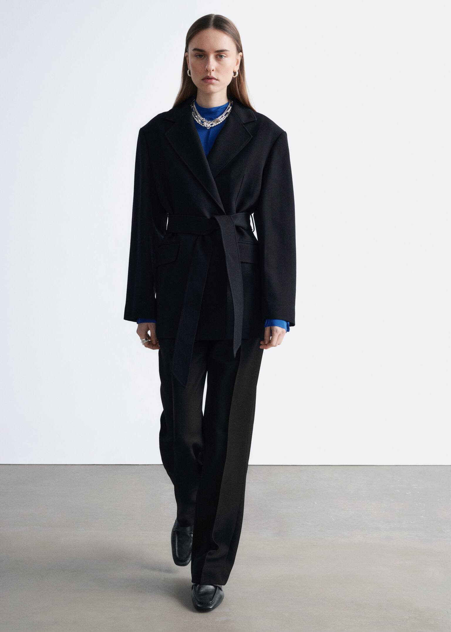 Wollblazer mit Bindegürtel - Schwarz - 7