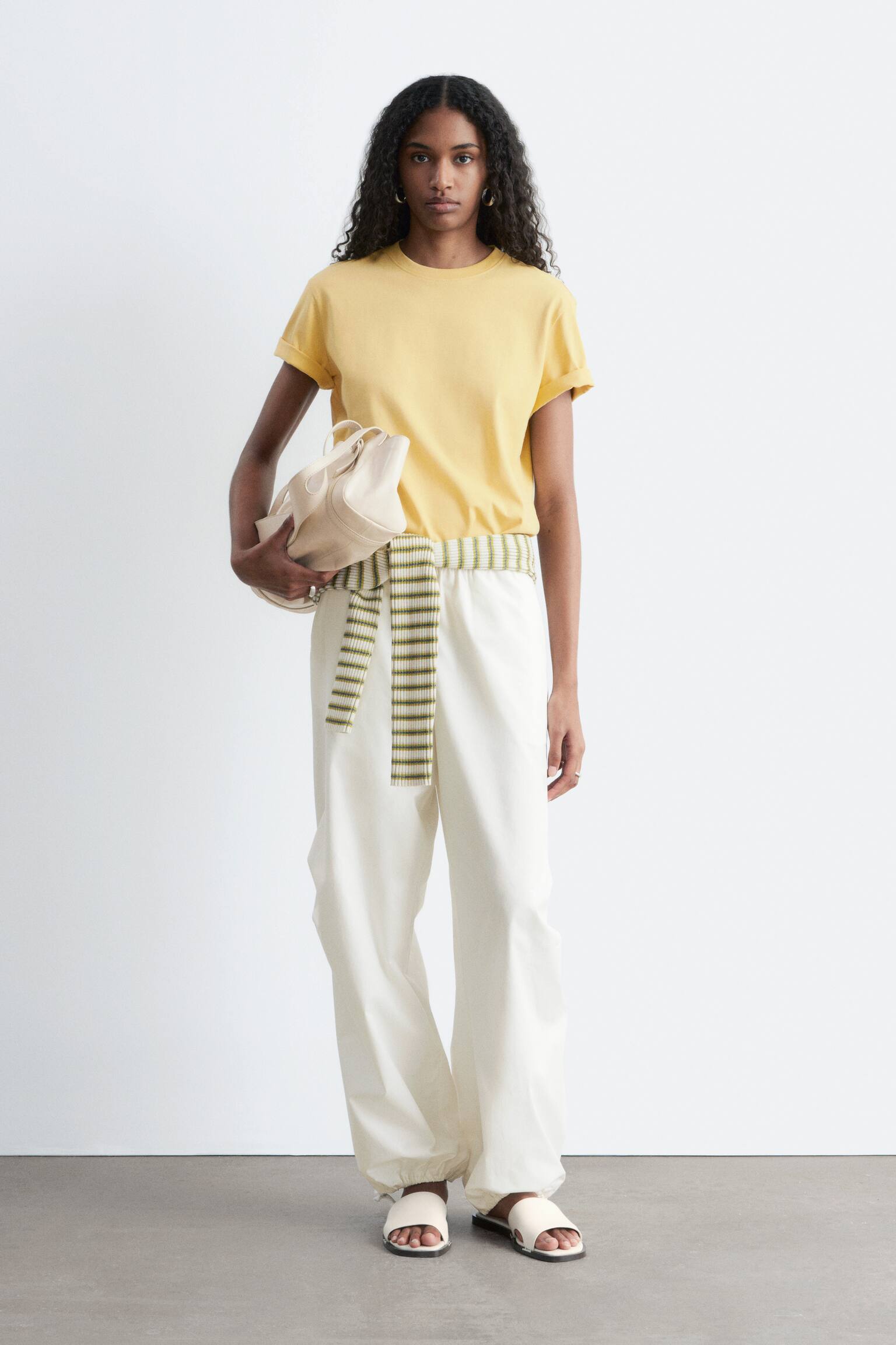 Bavlněné tričko s kulatým výstřihem - Žlutá/Světle Modrá/Bílá/Světle růžová/Tmavě hnědá/Černá/Námořnické/Bílé Pruhy/Červená - 5