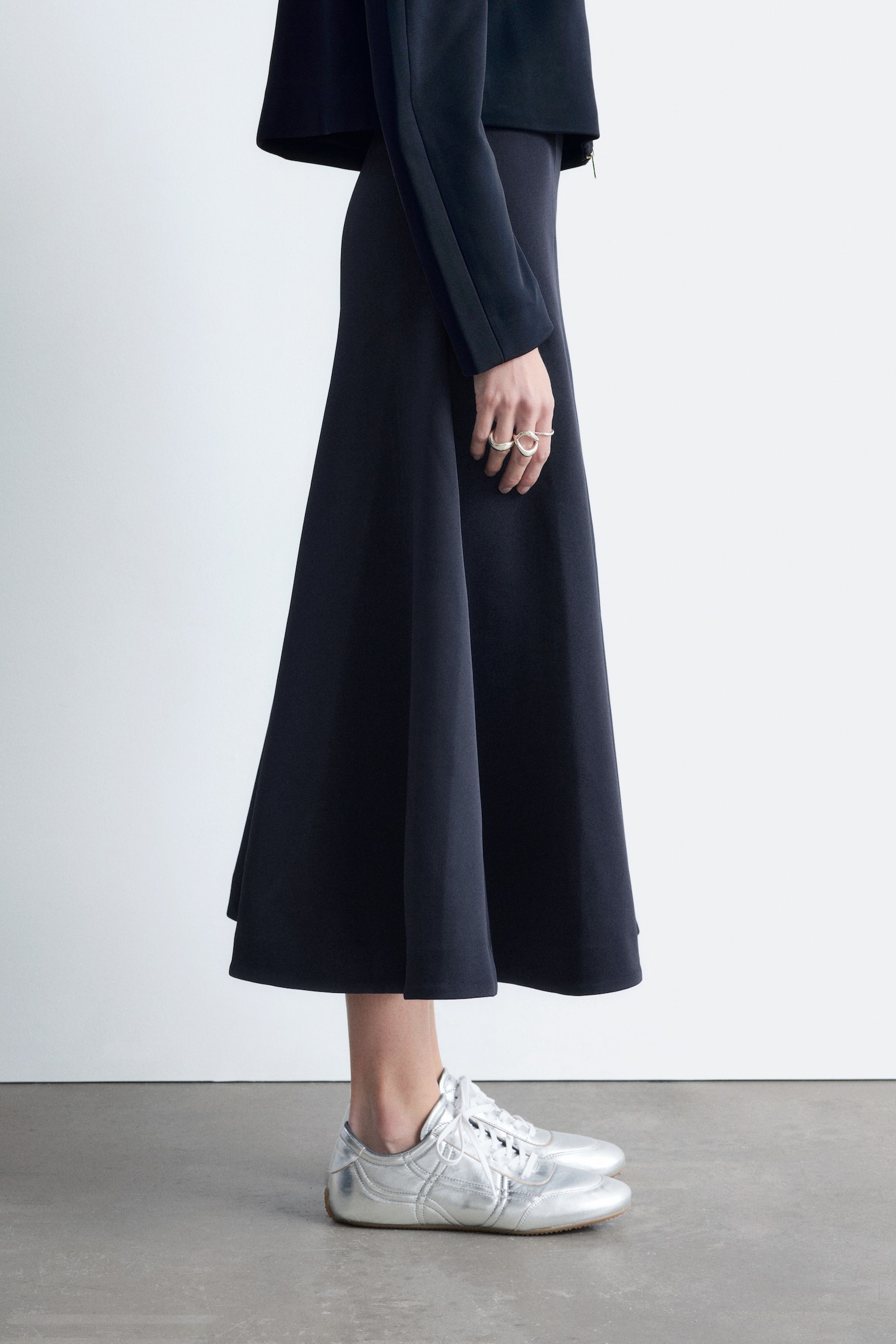 Minimalistische Sneaker aus Leder - Silber - 7