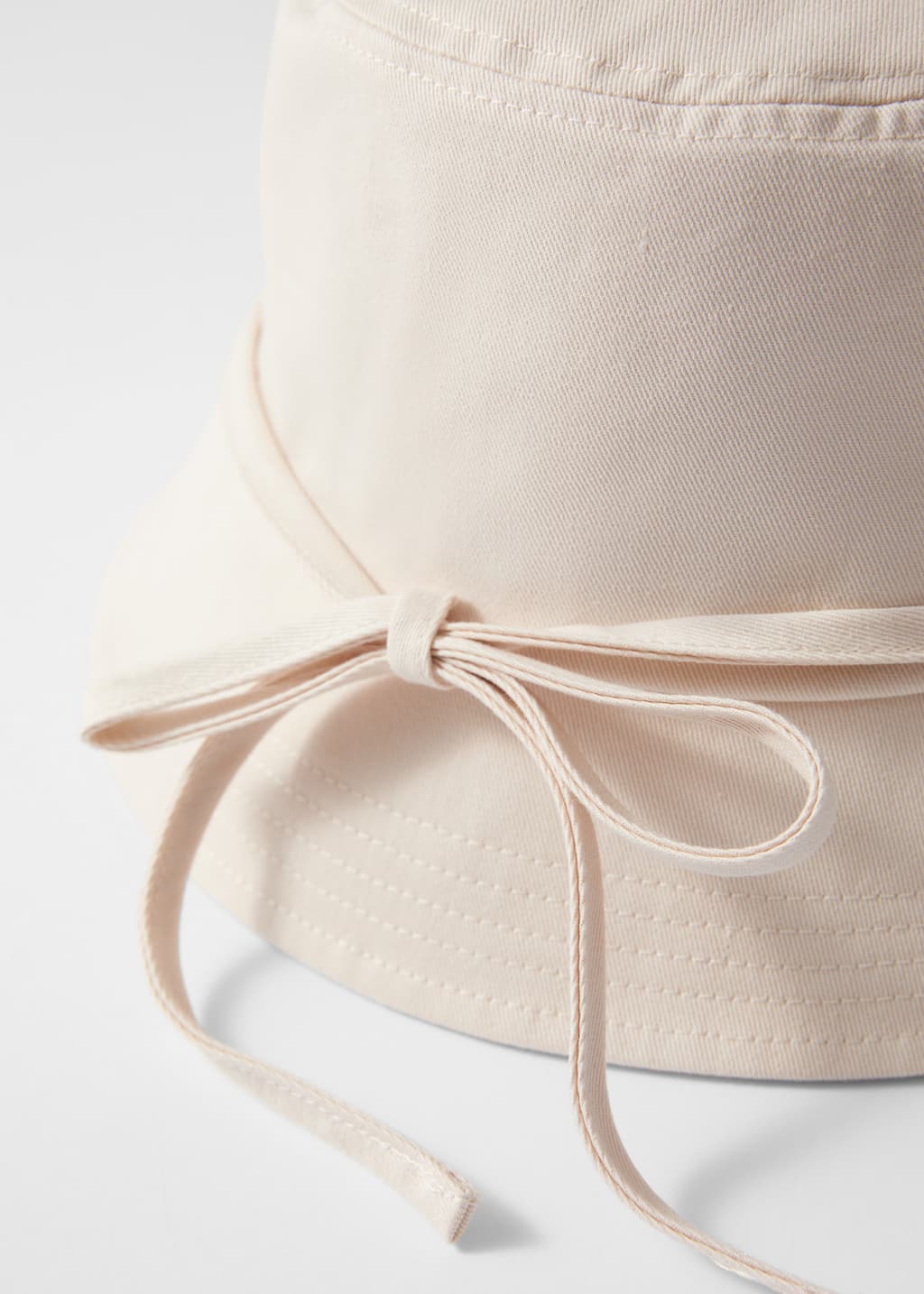 Gorro de pescador con lazo - {{variantName}} - Detalle descriptivo