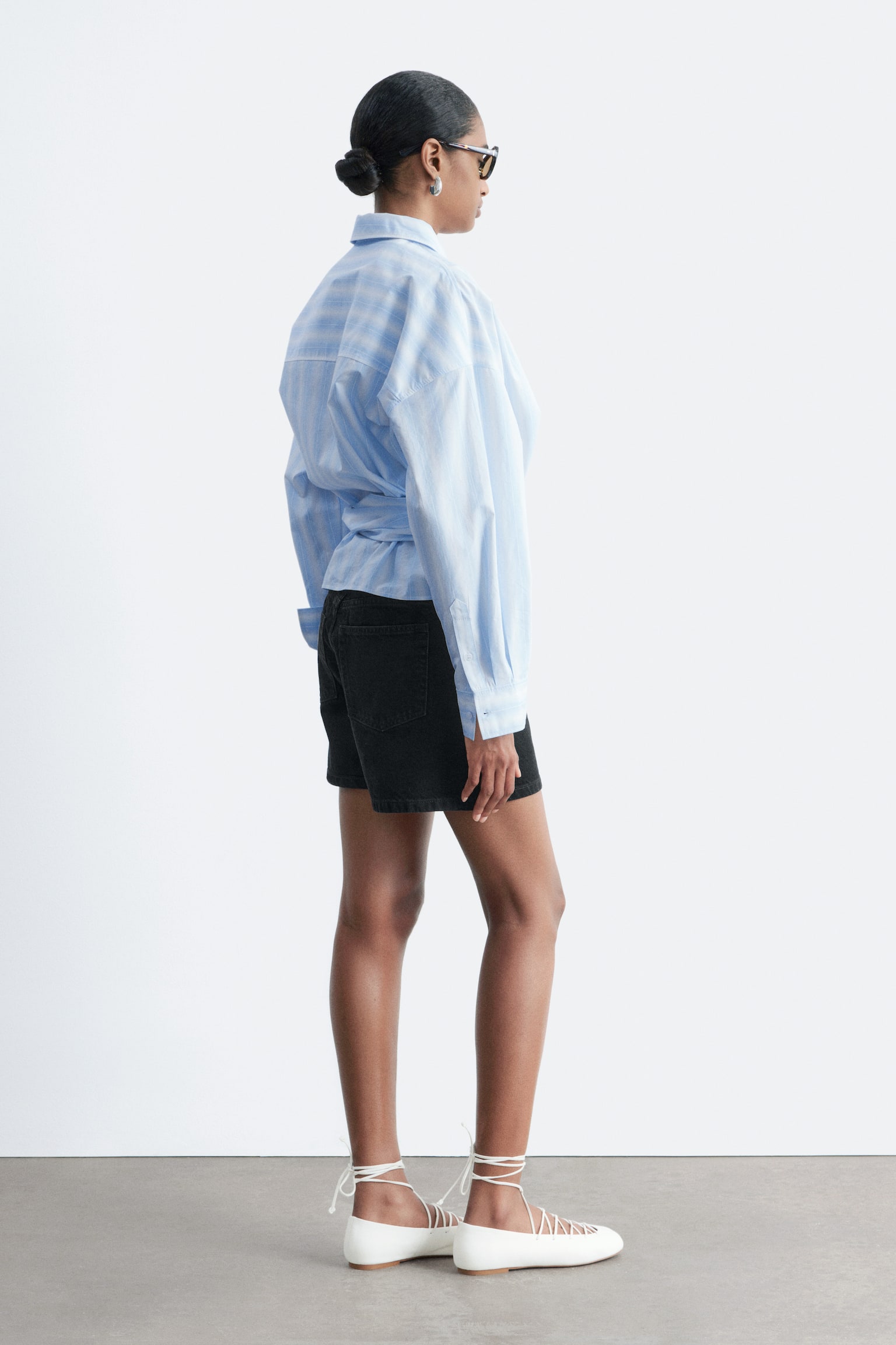 Avslappnade denimshorts - Svart/Mellanblå - 5