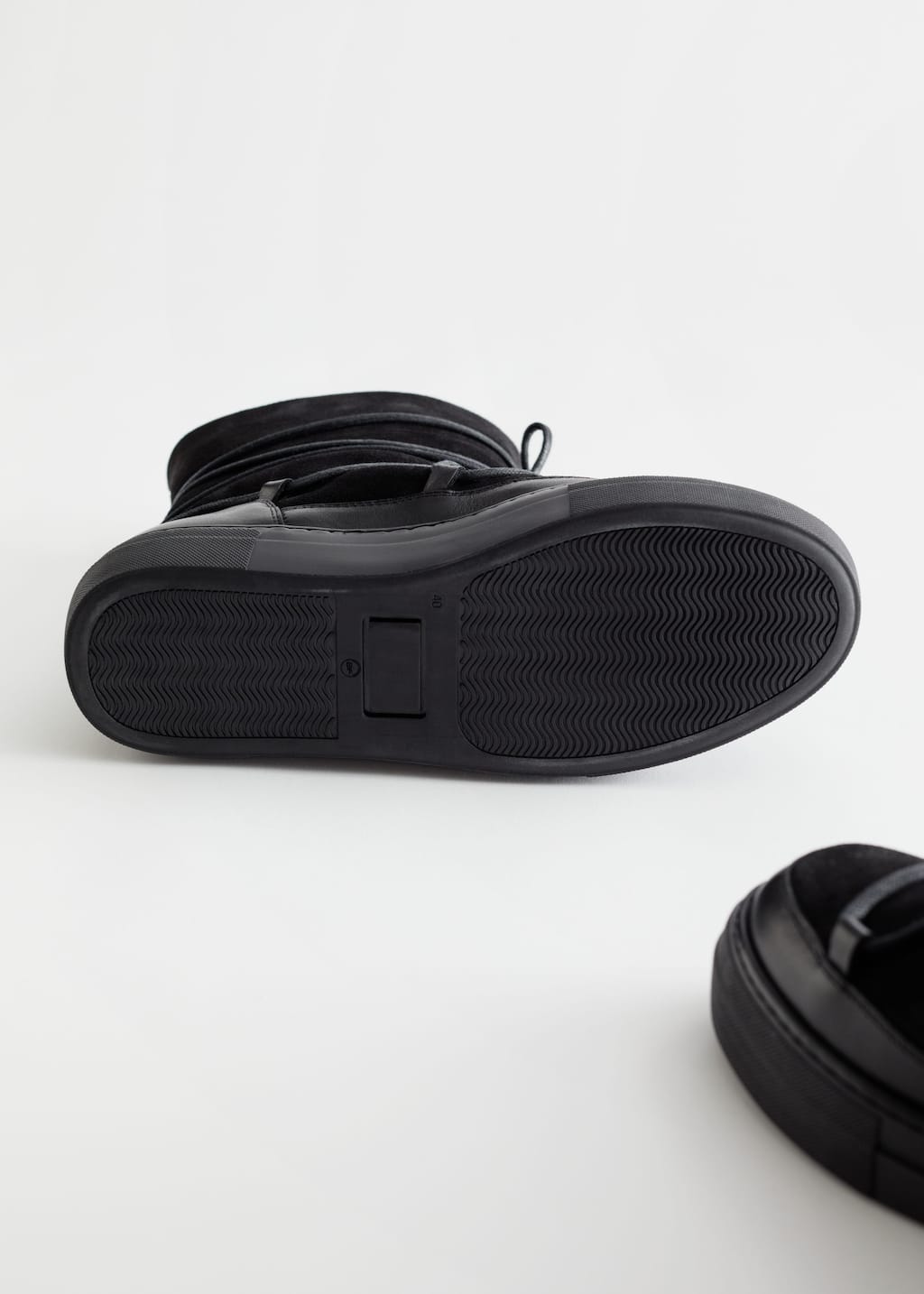 Lace-Up Snow Boots - {{variantName}} - Descriptive Detail