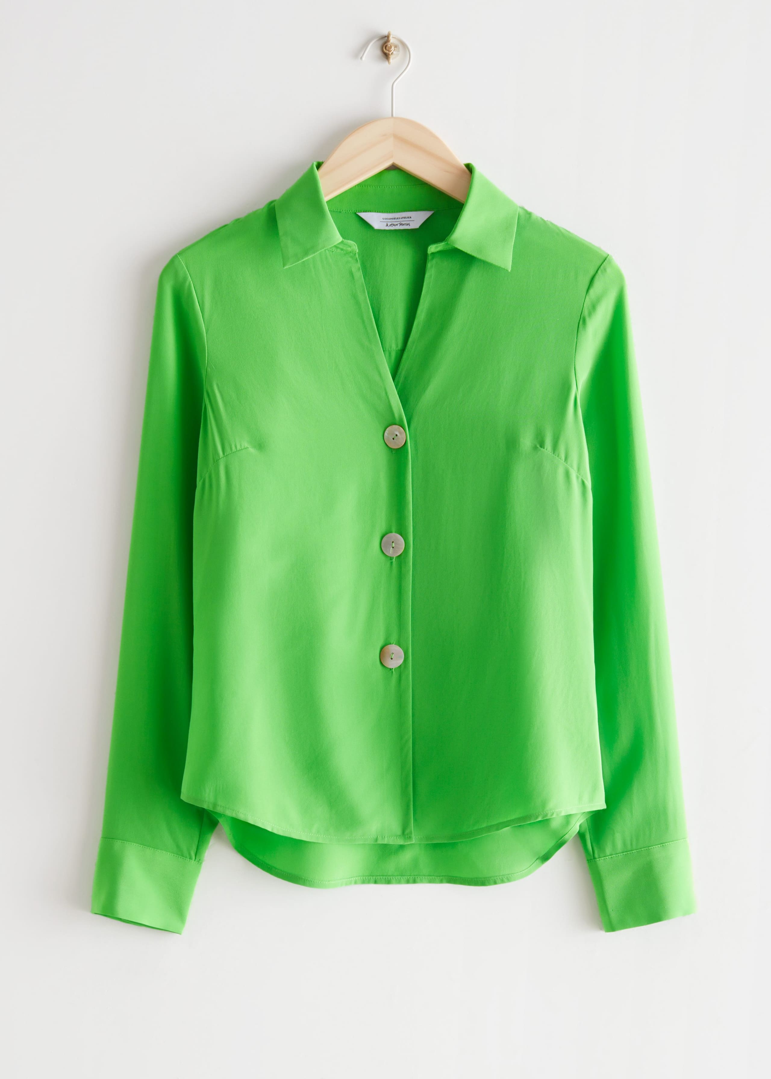 Shell Button Silk Blouse - Lime - Natura morta