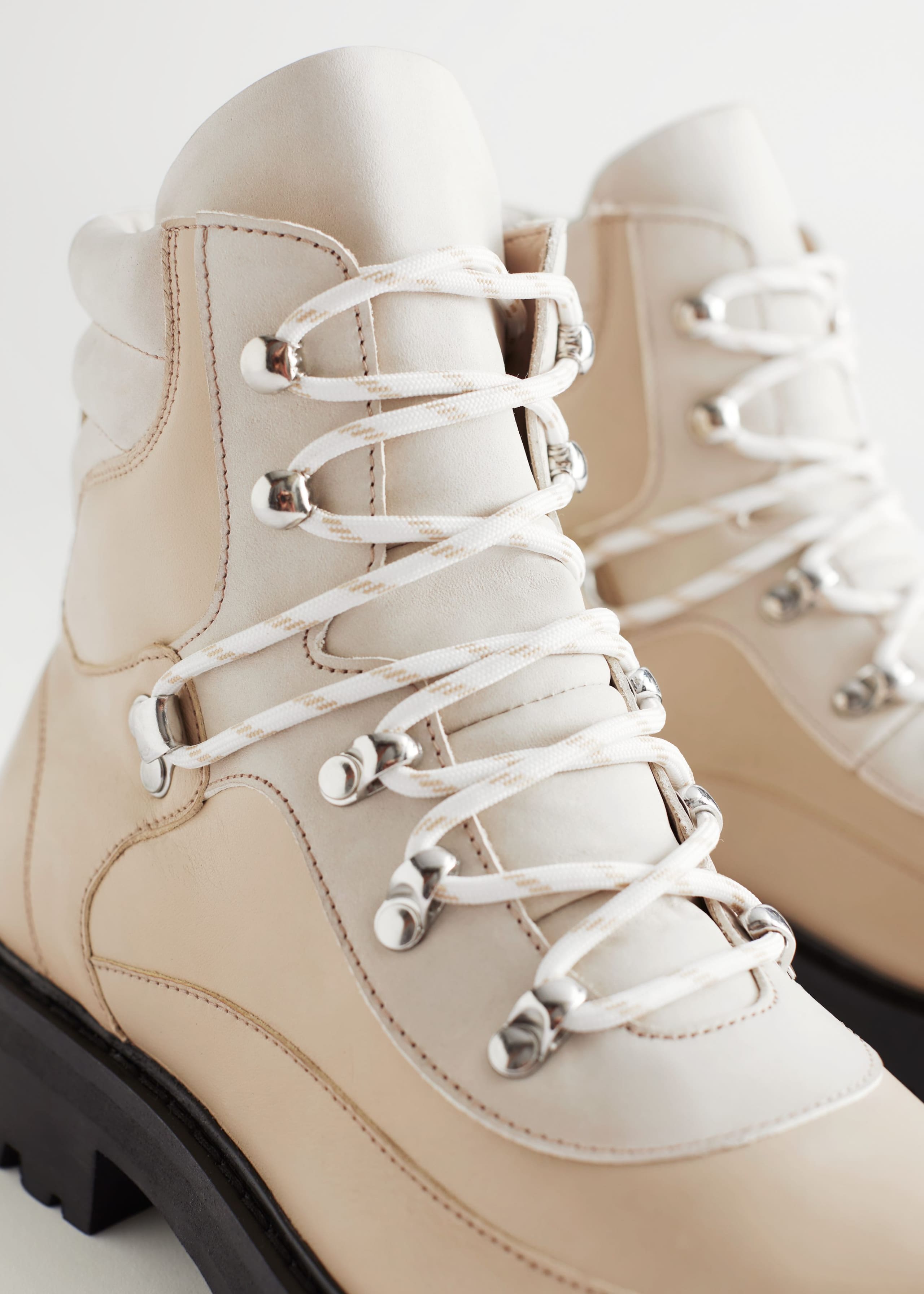 Leather LaceUp Hiking Boots - {{variantName}} - Detalle descriptivo