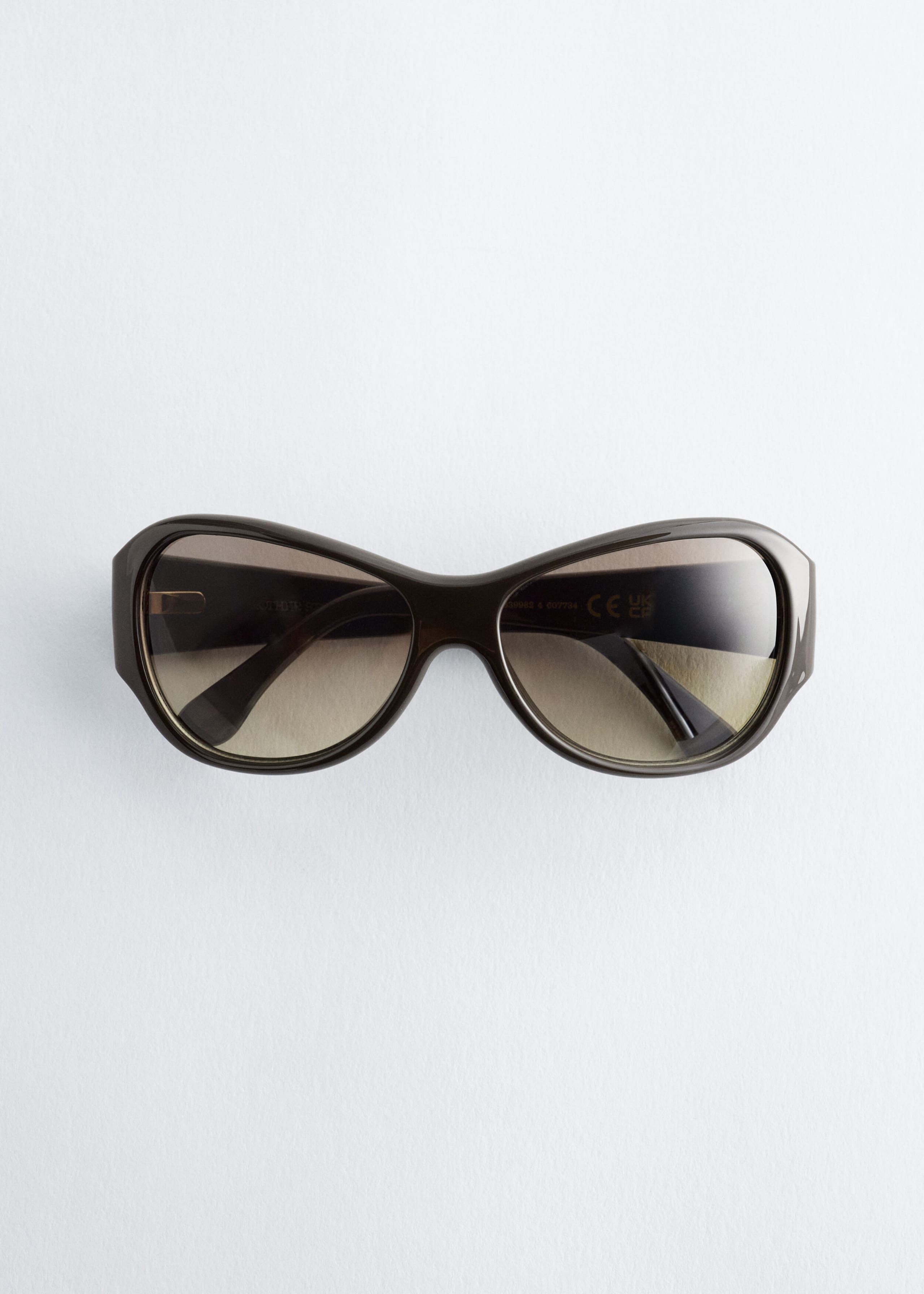 Oversized Curved Sunglasses - Dark Green - Still Life