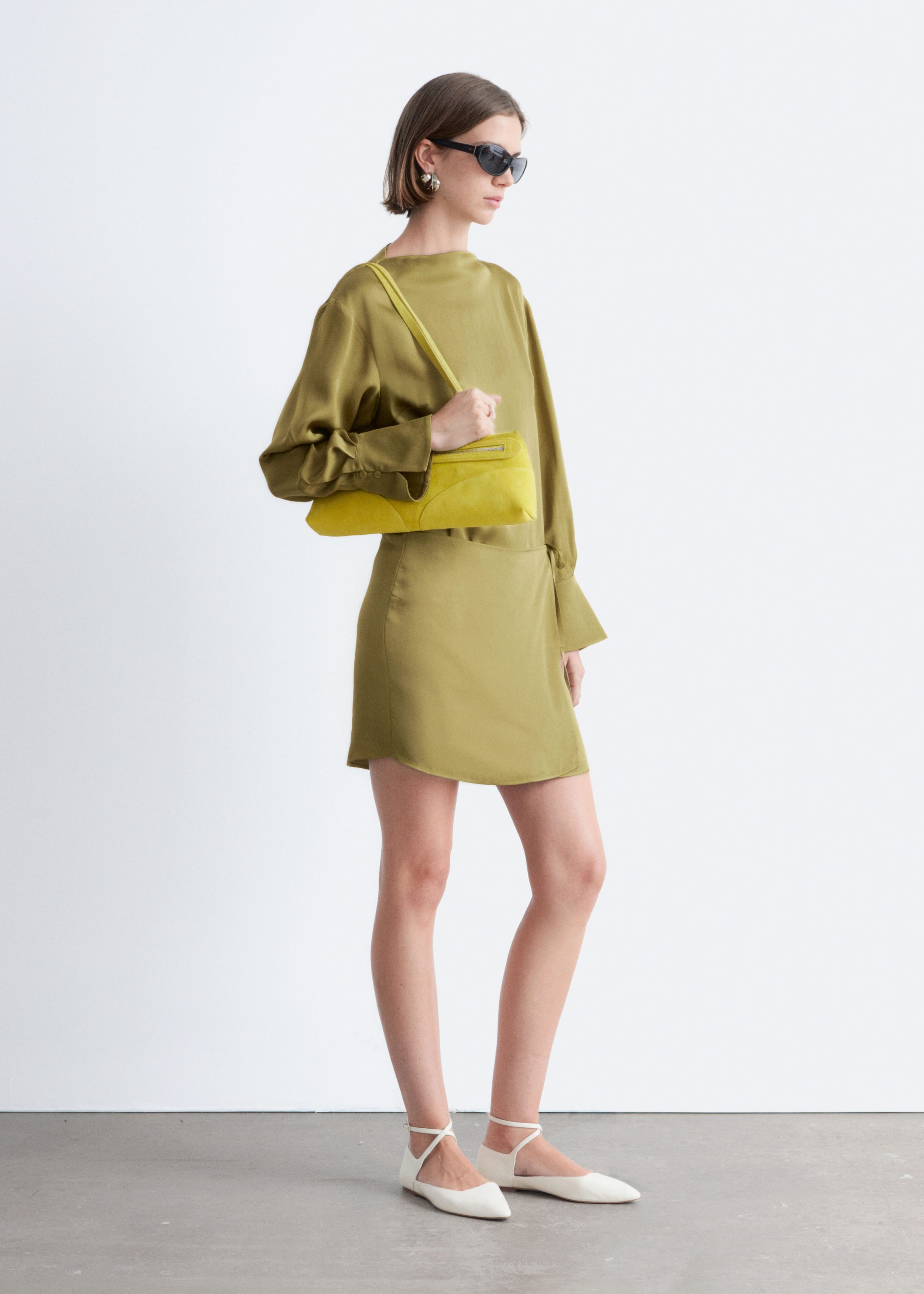 Image of Minikleid aus Satin mit Bindeband