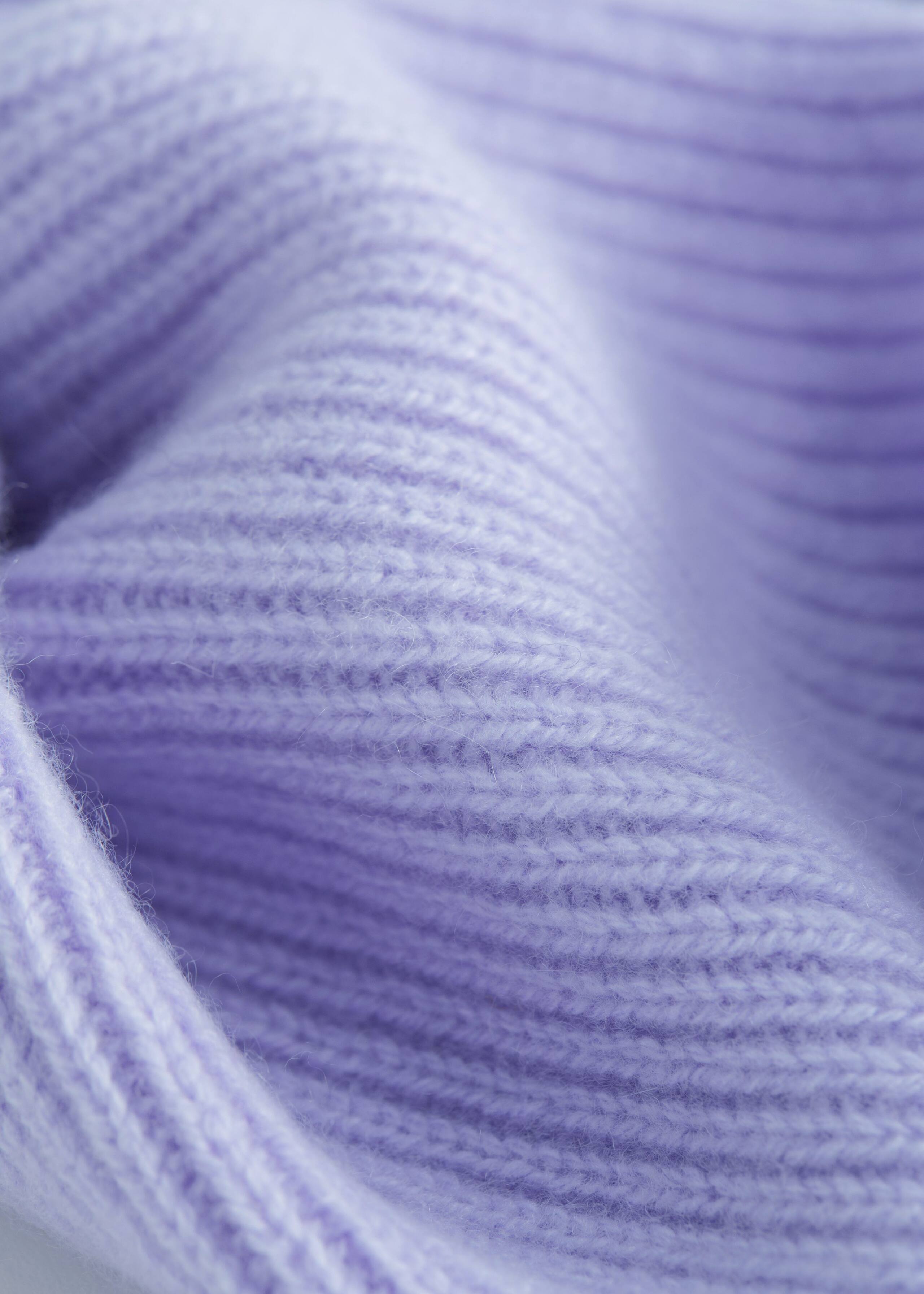 Cashmere Ribbed Knit Scarf - {{variantName}} - Descriptive Detail