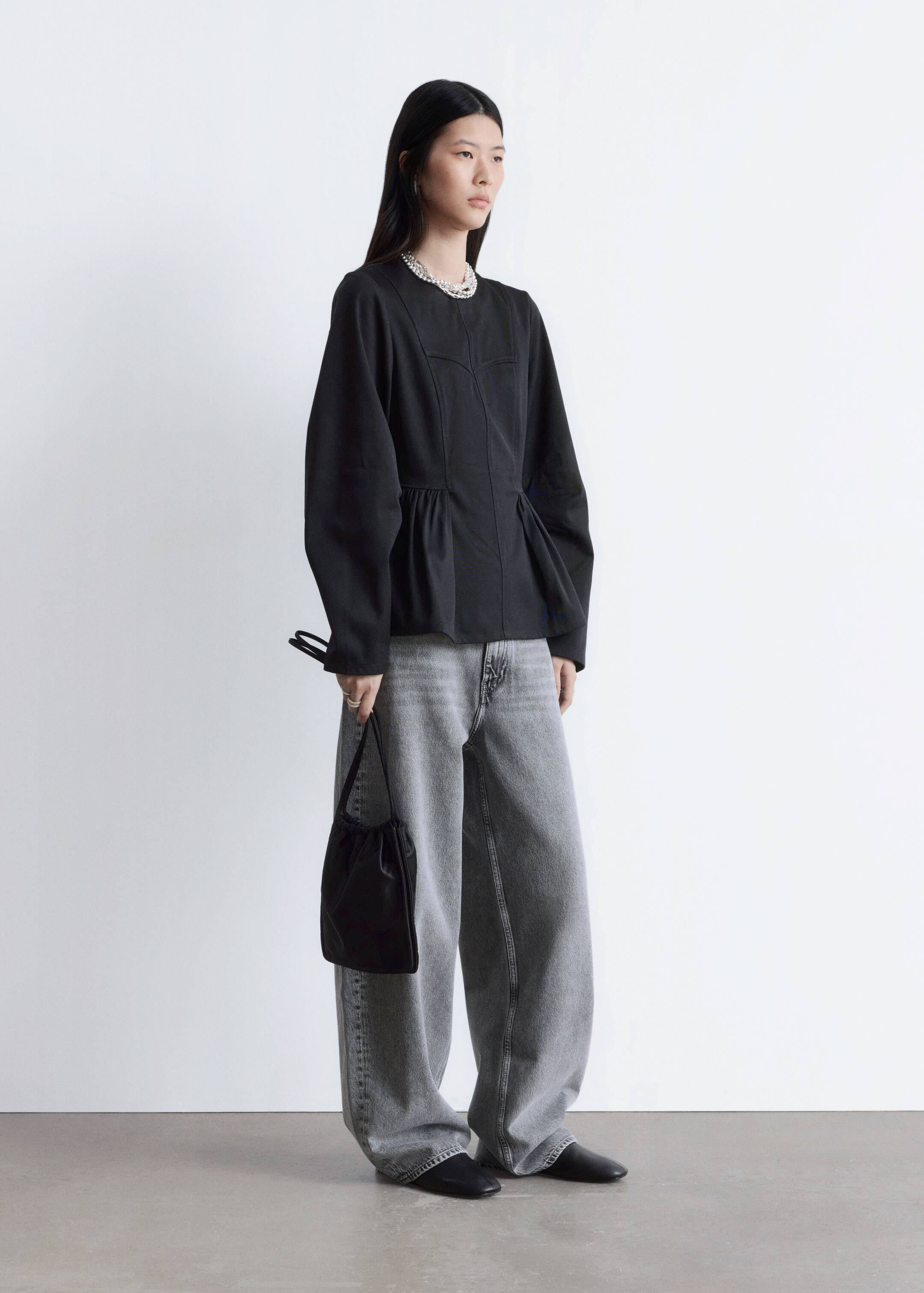 Näytä suurempi kuva: Puuvillapusero peplum-helmalla - Musta - NAISET | H&M FI 2