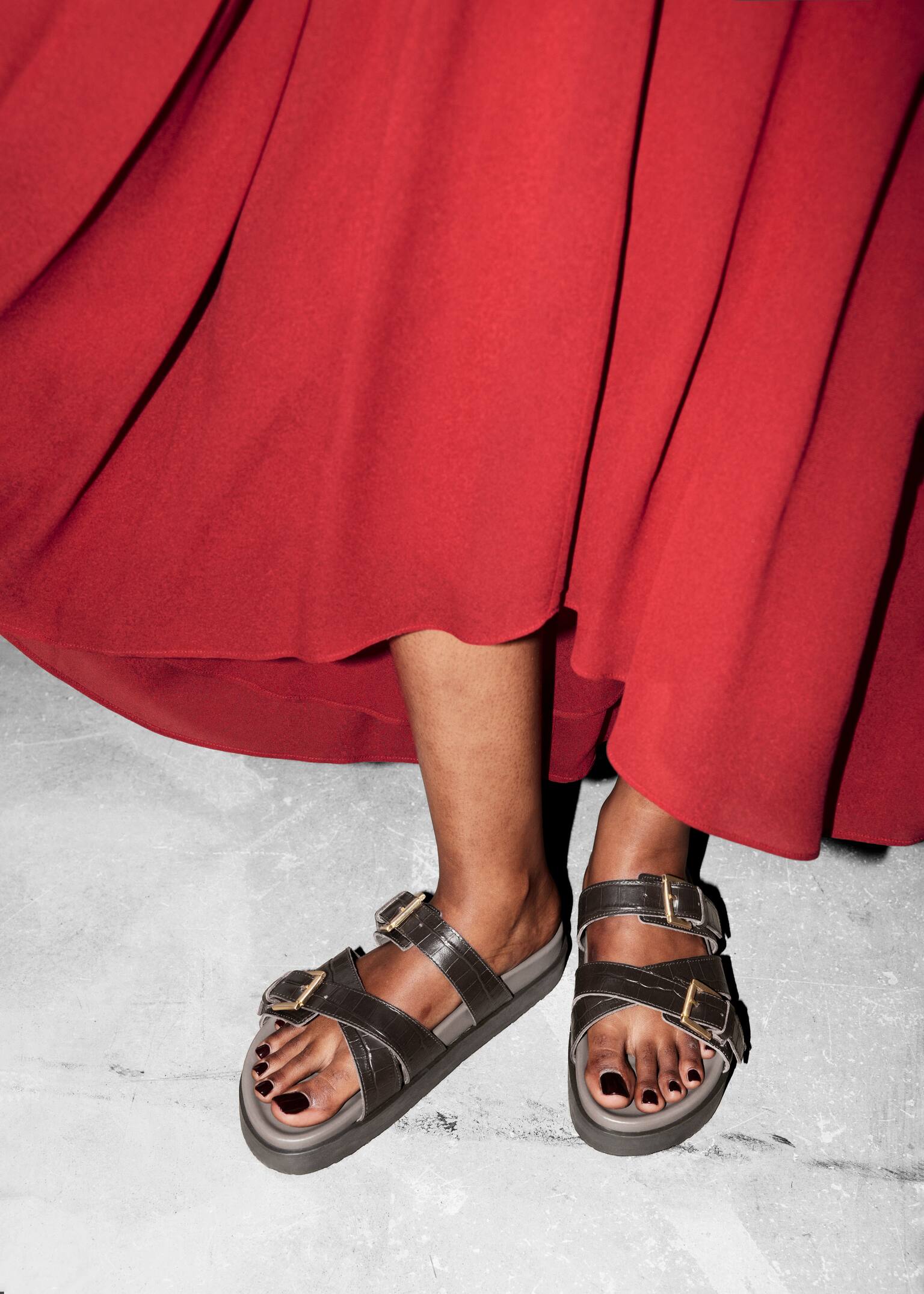 Sandales en cuir à brides croisées - Cuir brun/Fausse fourrure léopard
