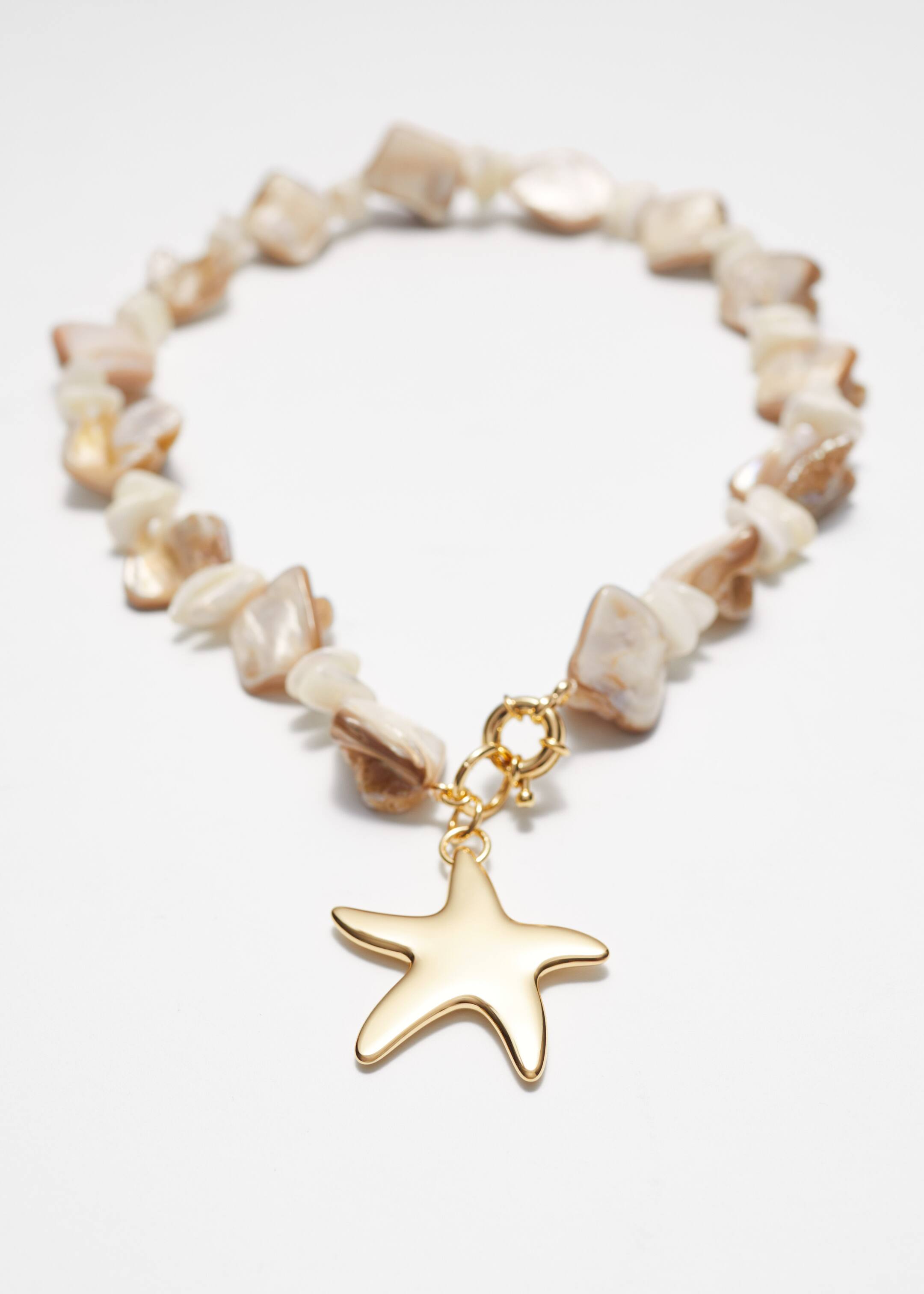 Visualizza immagine più grande: Collana di conchiglie con ciondolo - Crema/Oro - DONNA | H&M IT 3