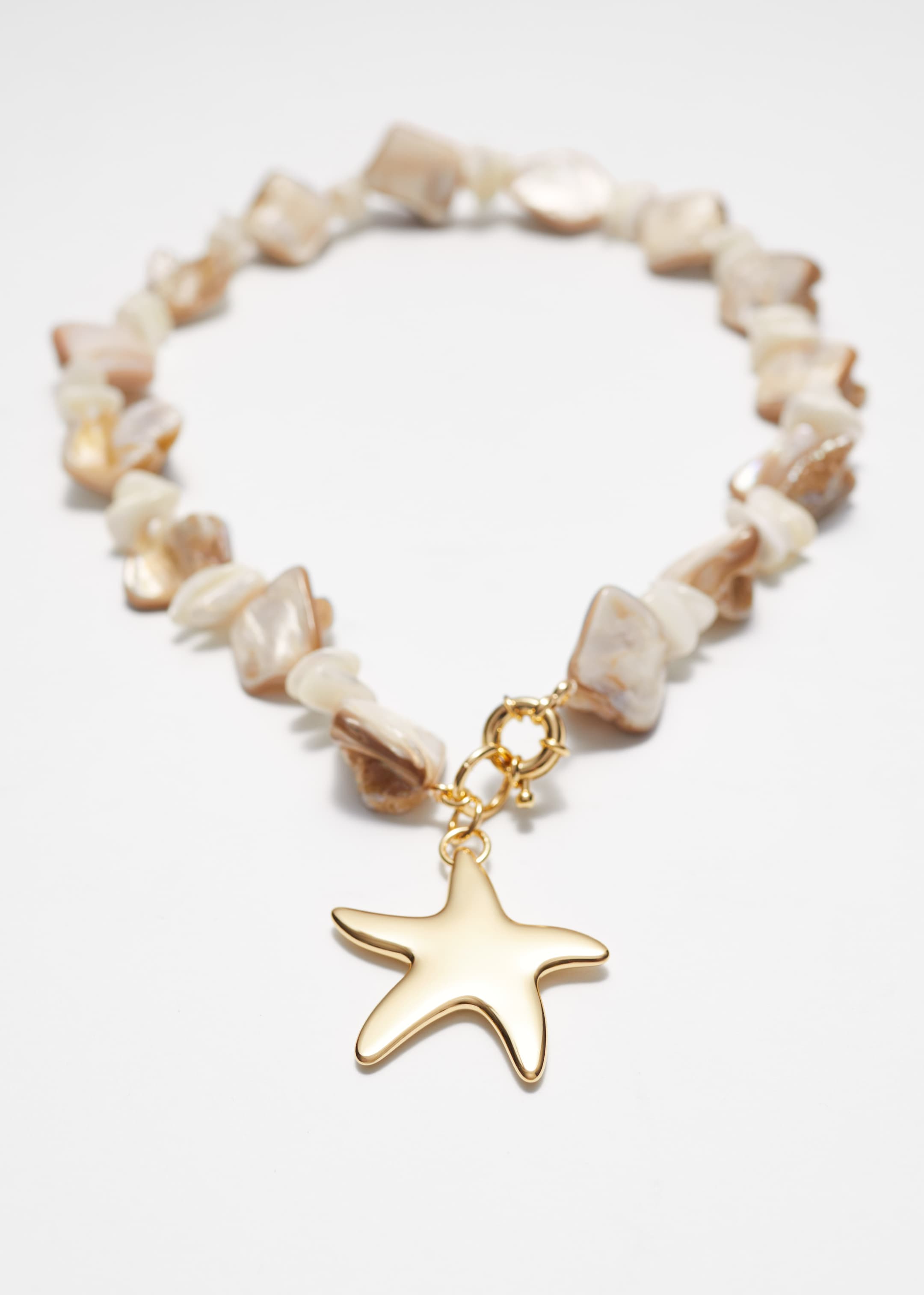 Ver imagen más grande: Collar con conchas marinas y colgante - Crema/Oro - MUJER | H&M ES 3