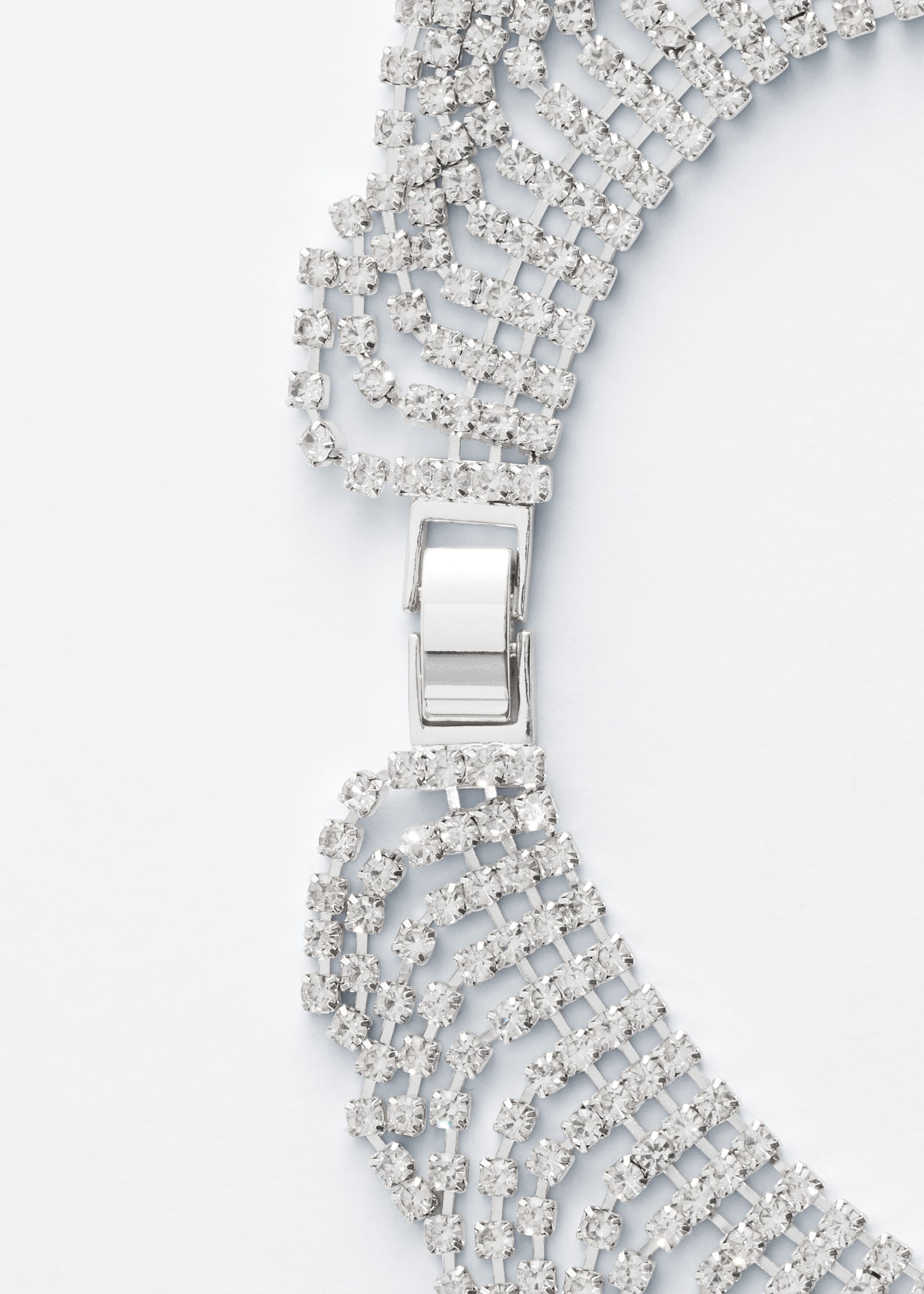 Llamativo collar con pedrería - {{variantName}} - Detalle descriptivo
