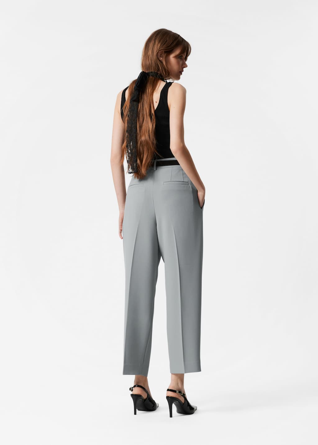 Pantalones sastre de corte ajustado al tobillo - Beige - Lookbook