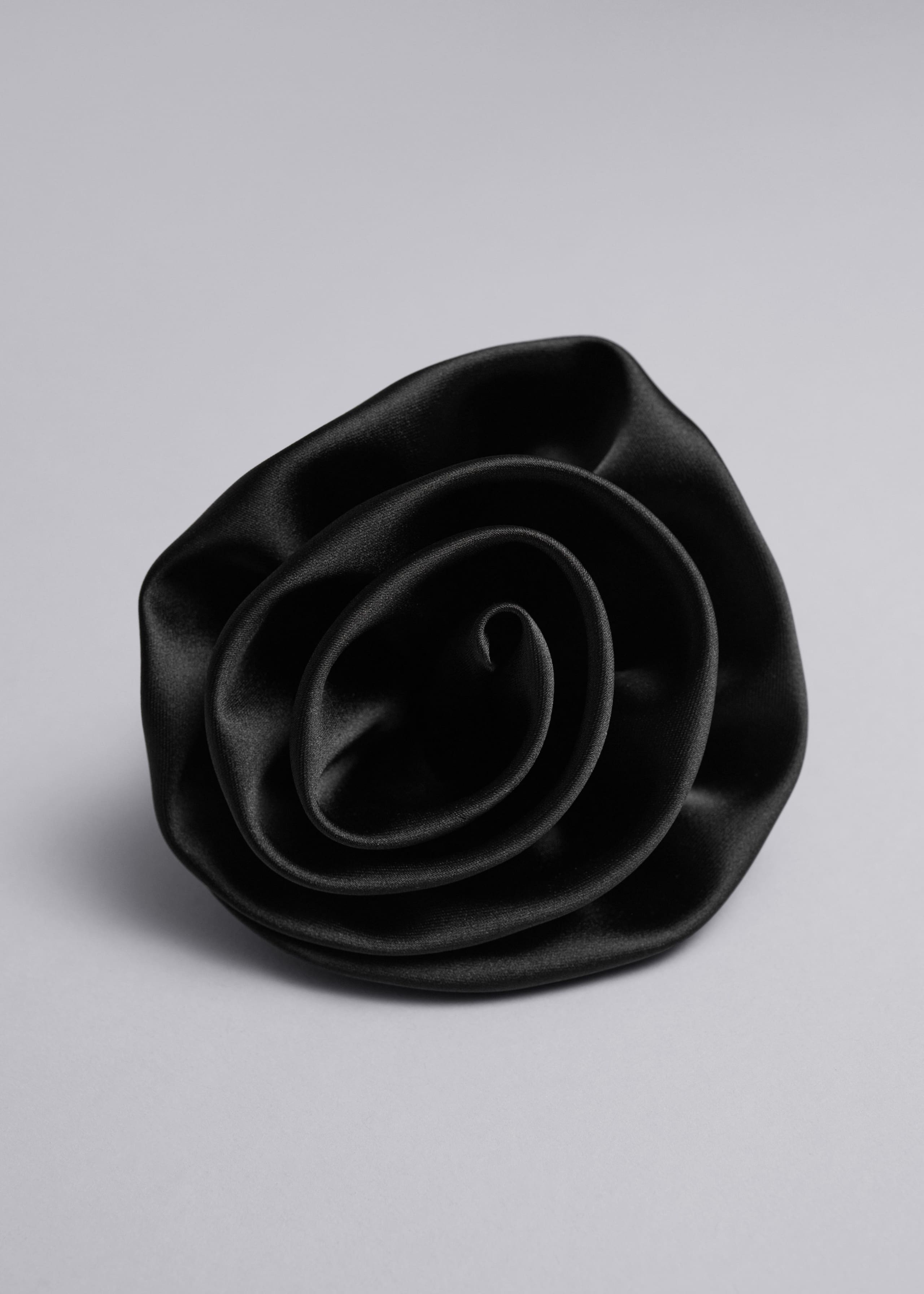 Satin Rose Scrunchie - {{variantName}} - Descriptive Detail