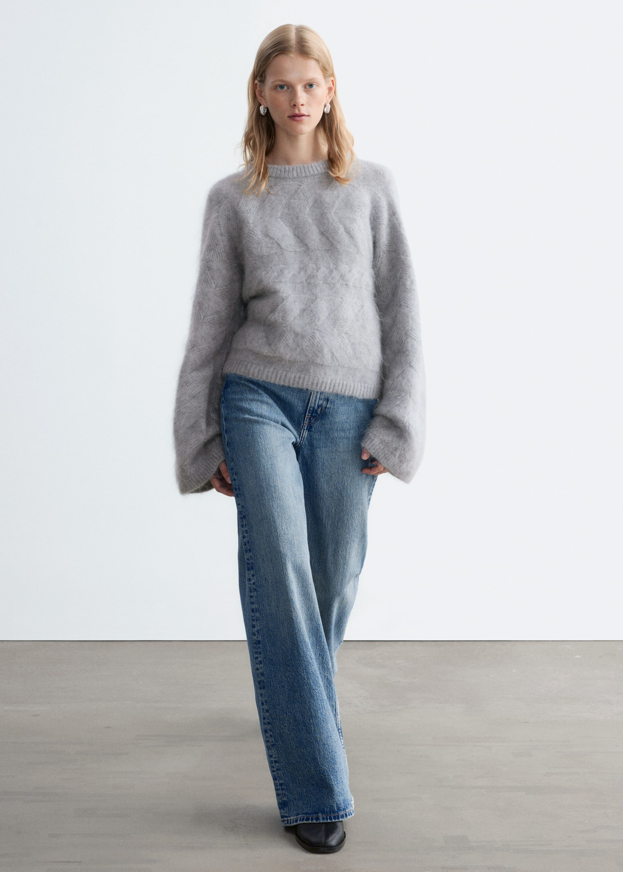 Kabelstickad tröja i mohairblandning – Grå – lookbook