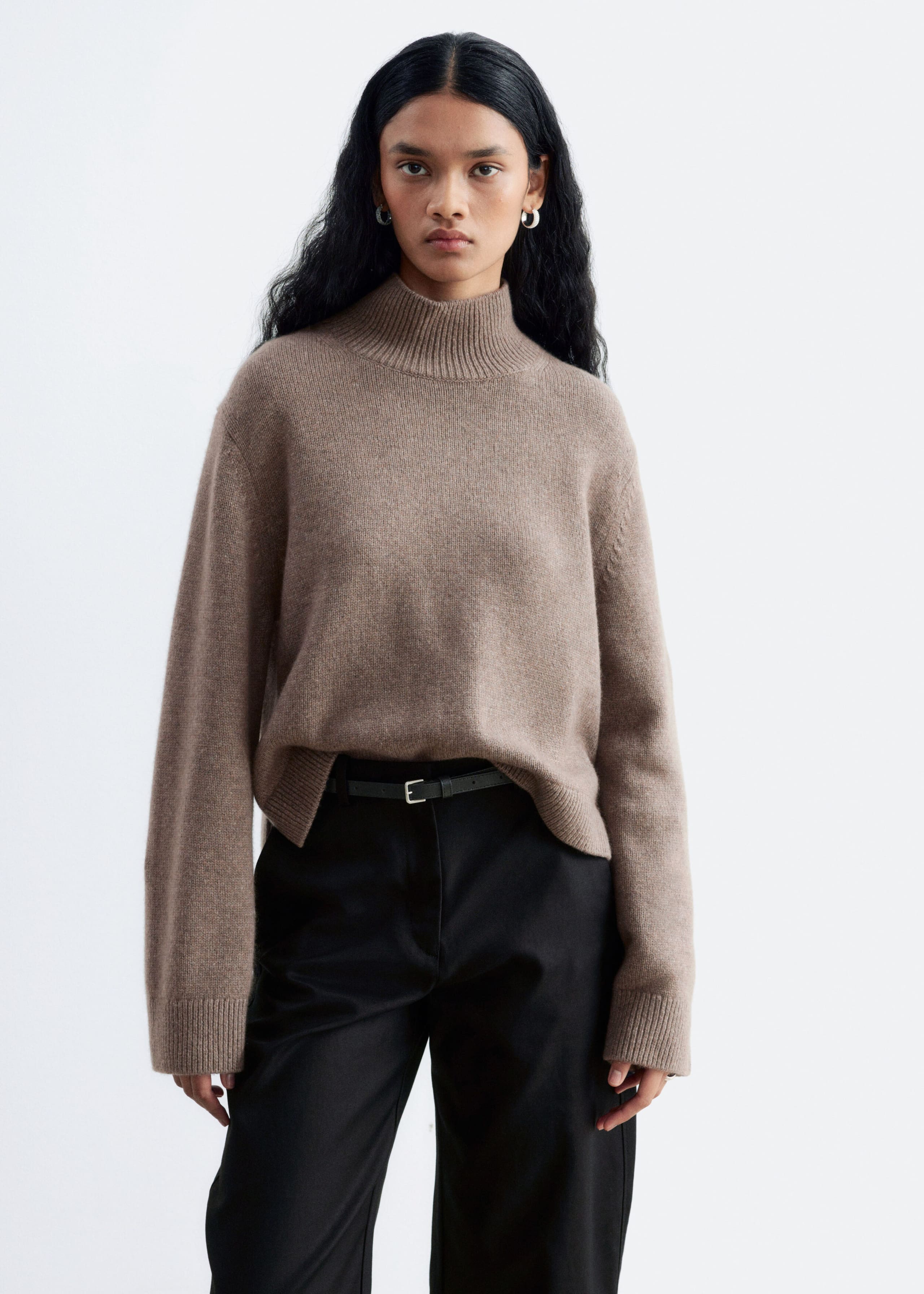 Woll-Kaschmirpullover mit Stehkragen - Dunkles Graubraun - Lookbook