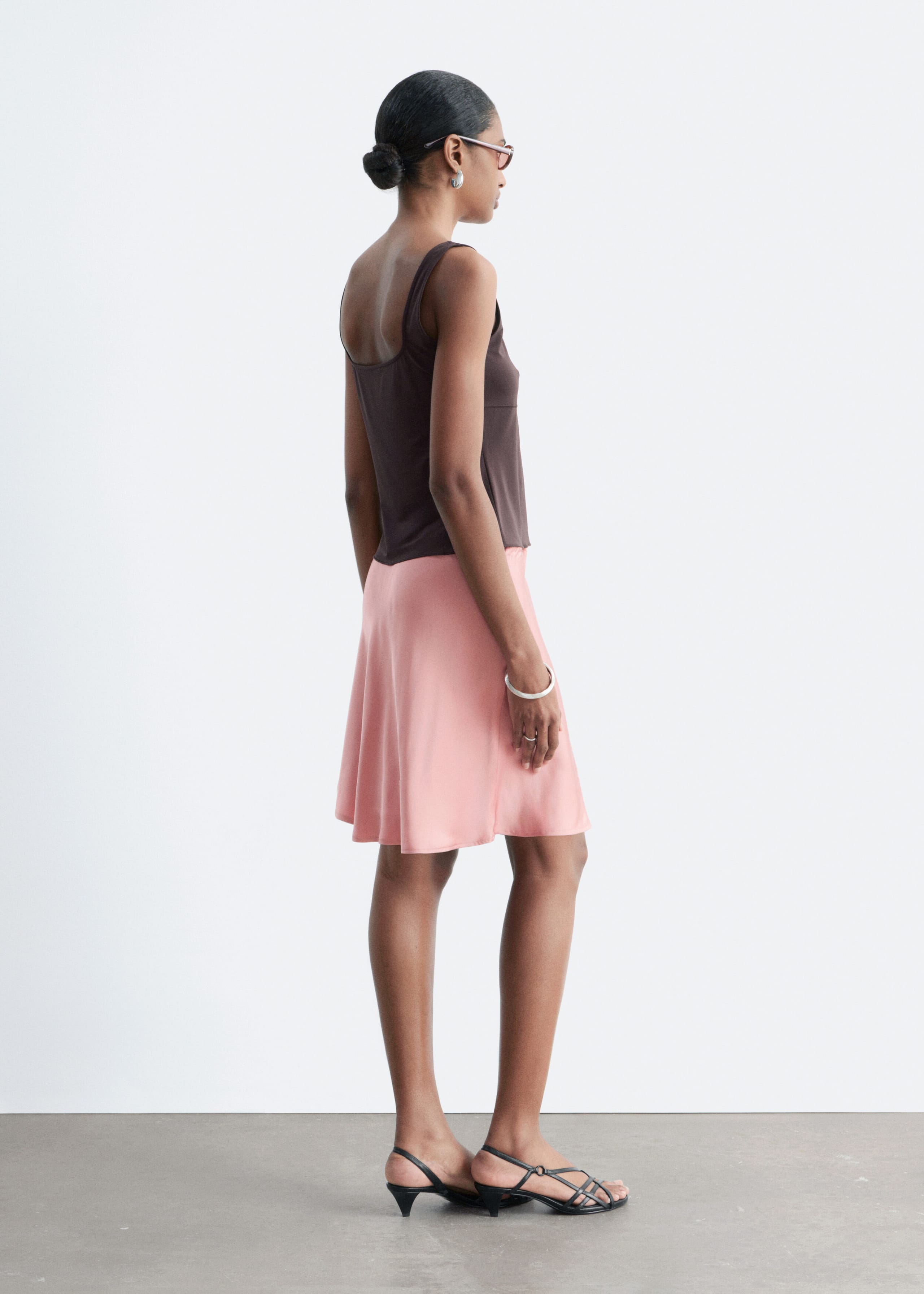 Camiseta de tirantes de escote cuadrado - Marrón oscuro - Lookbook