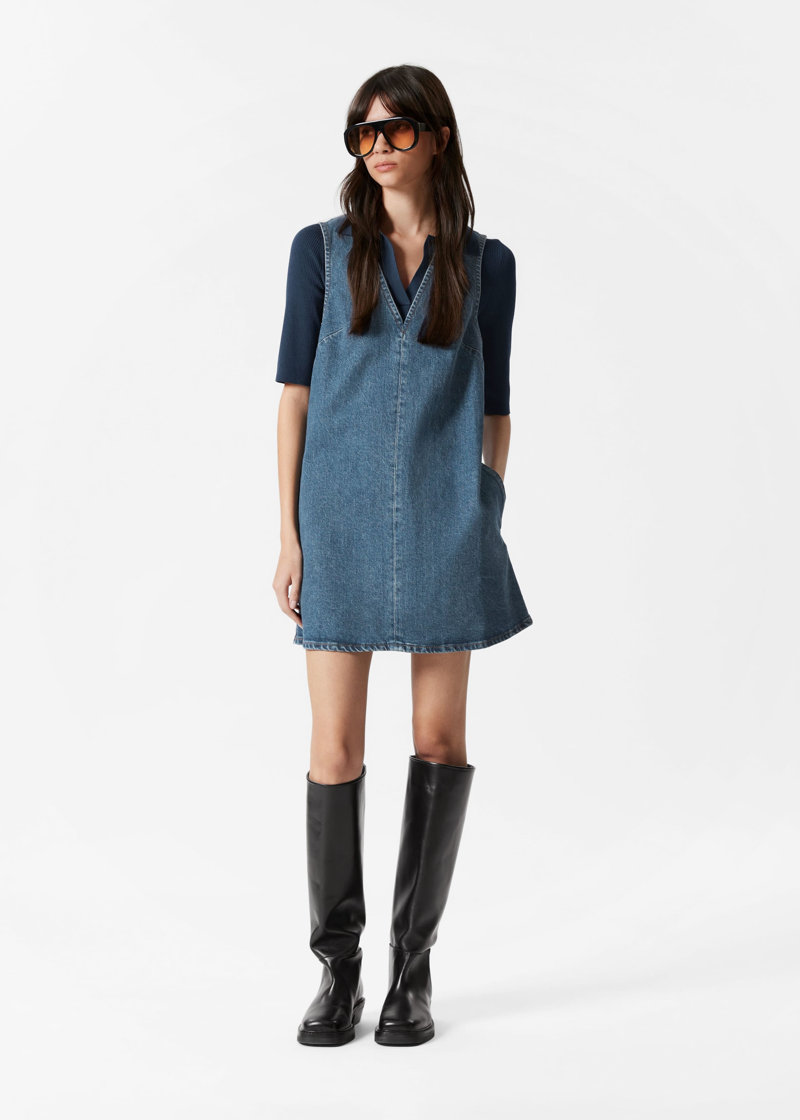 Minivestido vaquero con escote en pico - Azul medio - Lookbook