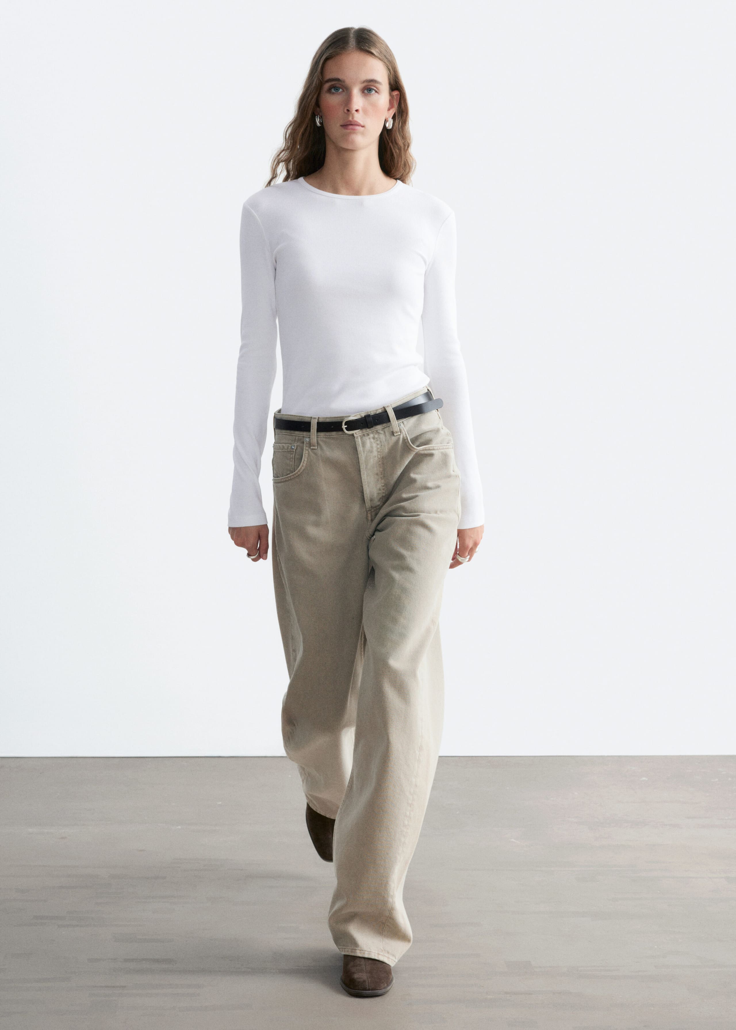 Geripptes Langarmshirt - Weiß - Lookbook