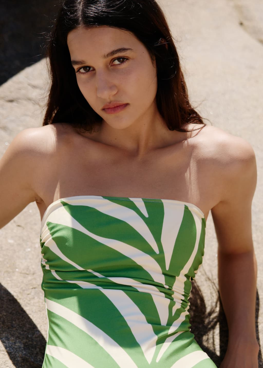 Traje de baño de tirantes - Estampado de hojas verdes - Lookbook