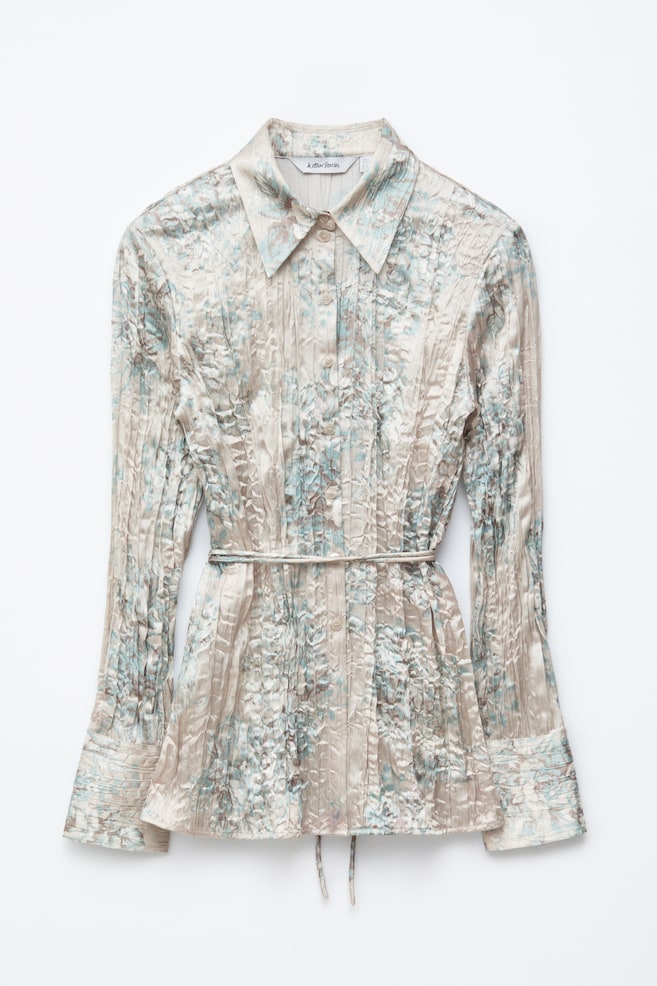 Chemise en crêpe avec ceinture à nouer - Motif fleuri gris clair - 1