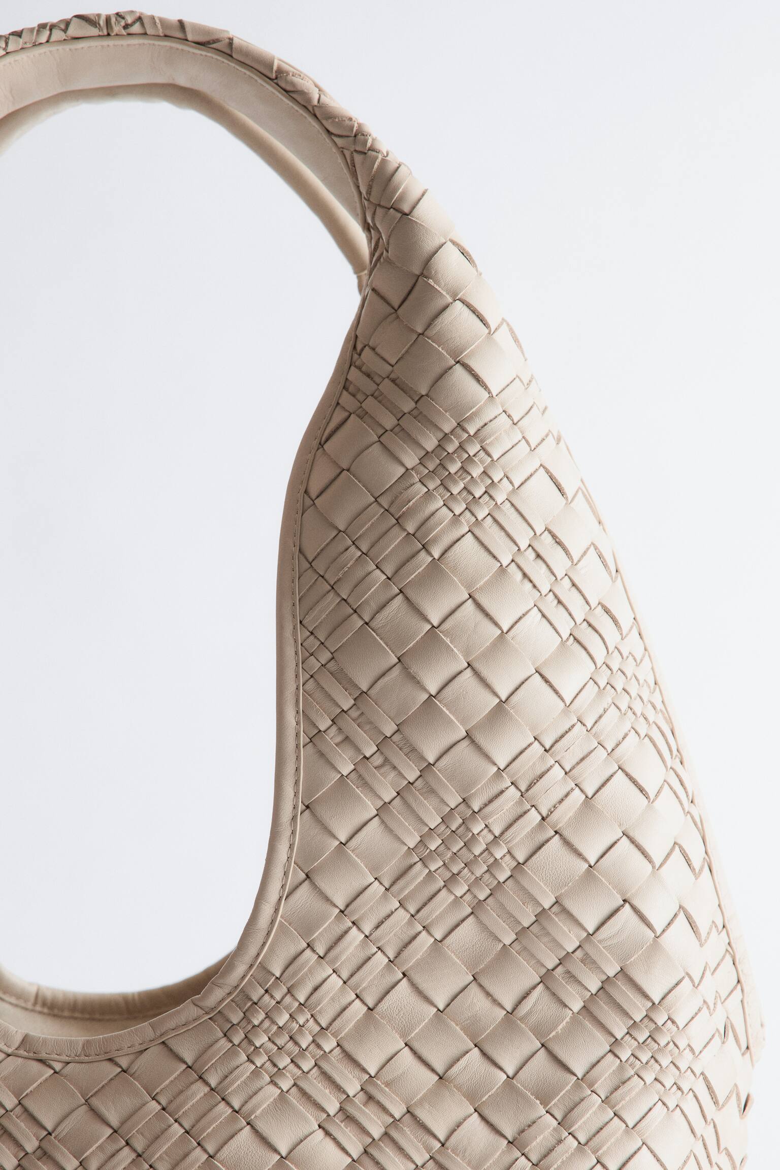 Flätad väska i läder - Ljusbeige - 6
