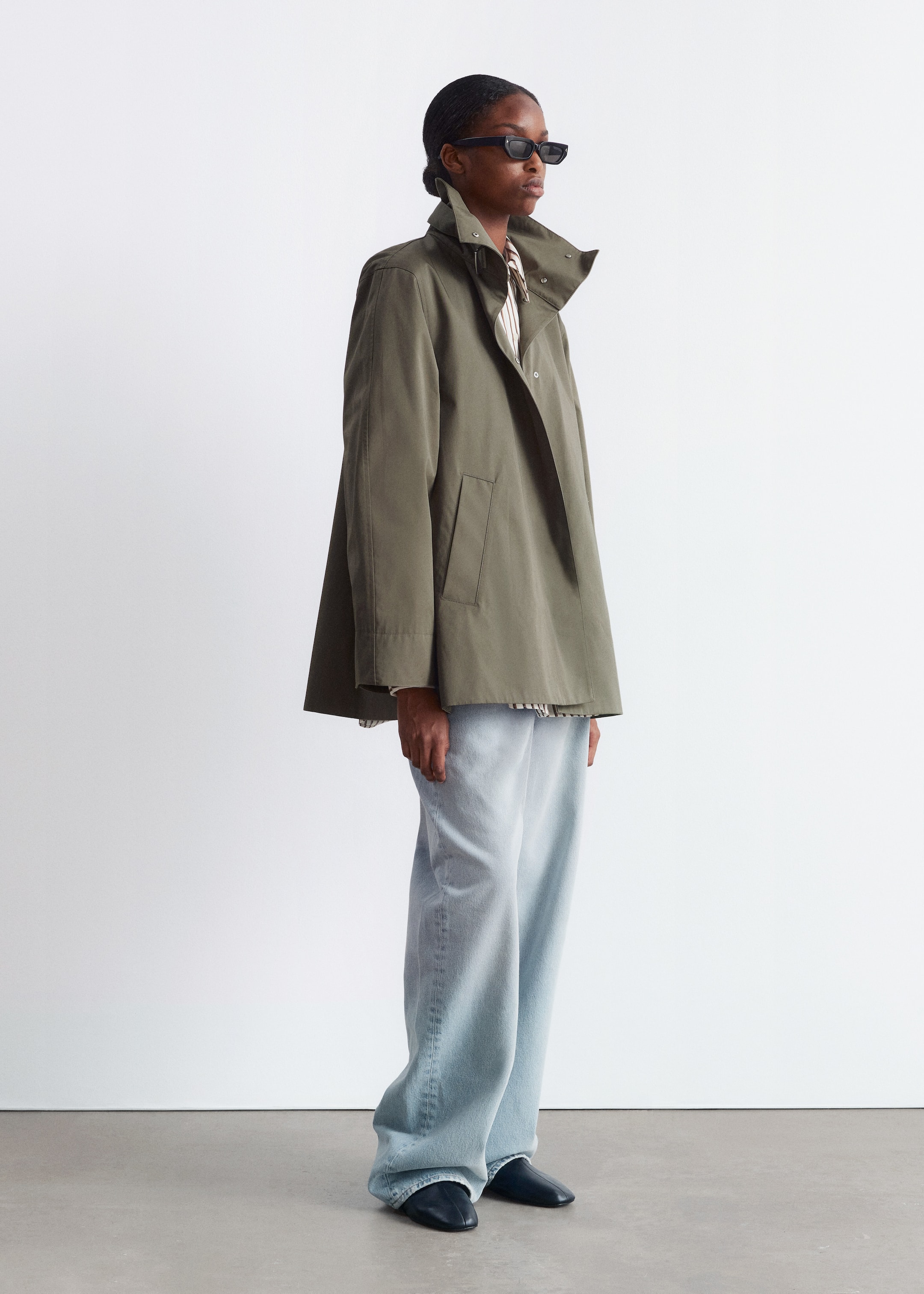 Visualizza immagine più grande: Giacca a trapezio con collo alto - Verde kaki - DONNA | H&M IT 5