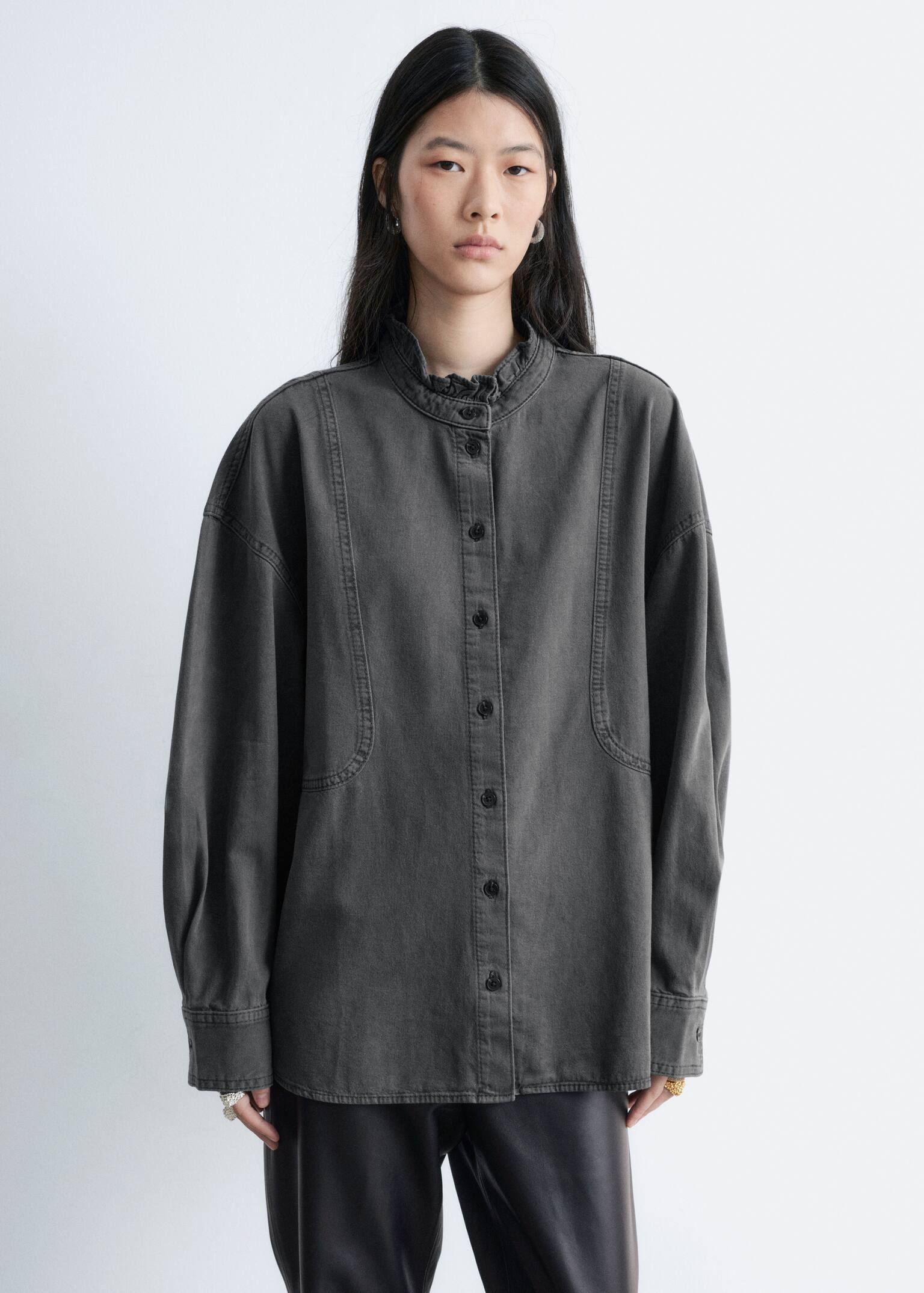 Denimbluse med flæsekrave - Grå - 5