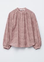 Broderie rose poudré