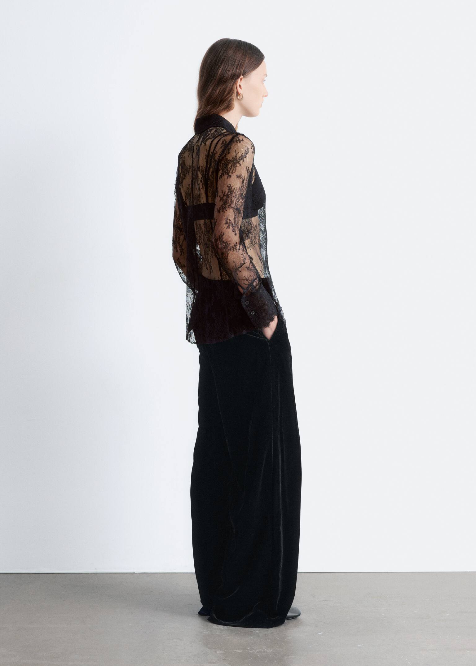 Zužujúca sa čipkovaná košeľa - Čierna - 4