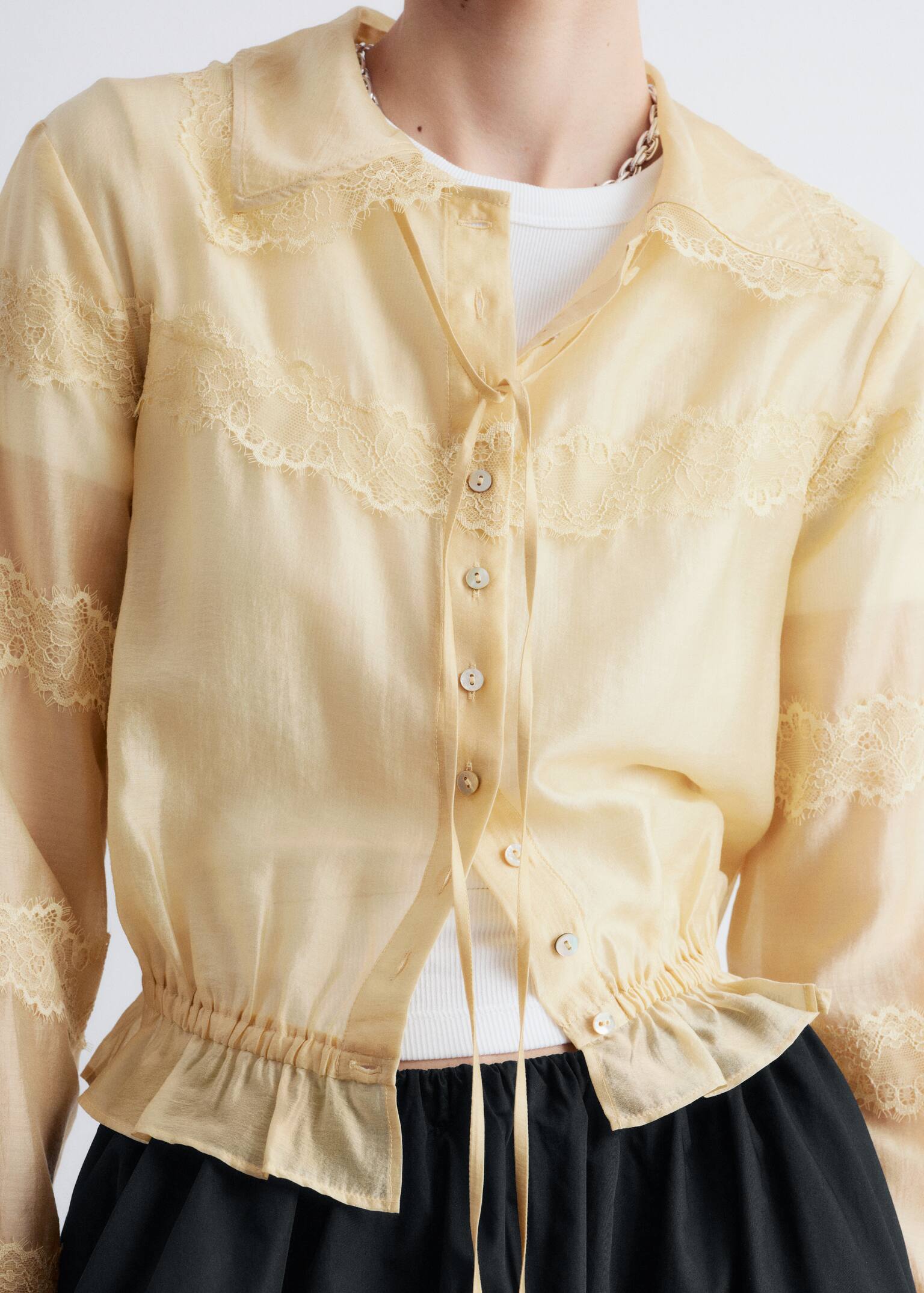 Langærmet blondebluse - Lysegul/Sort - 5