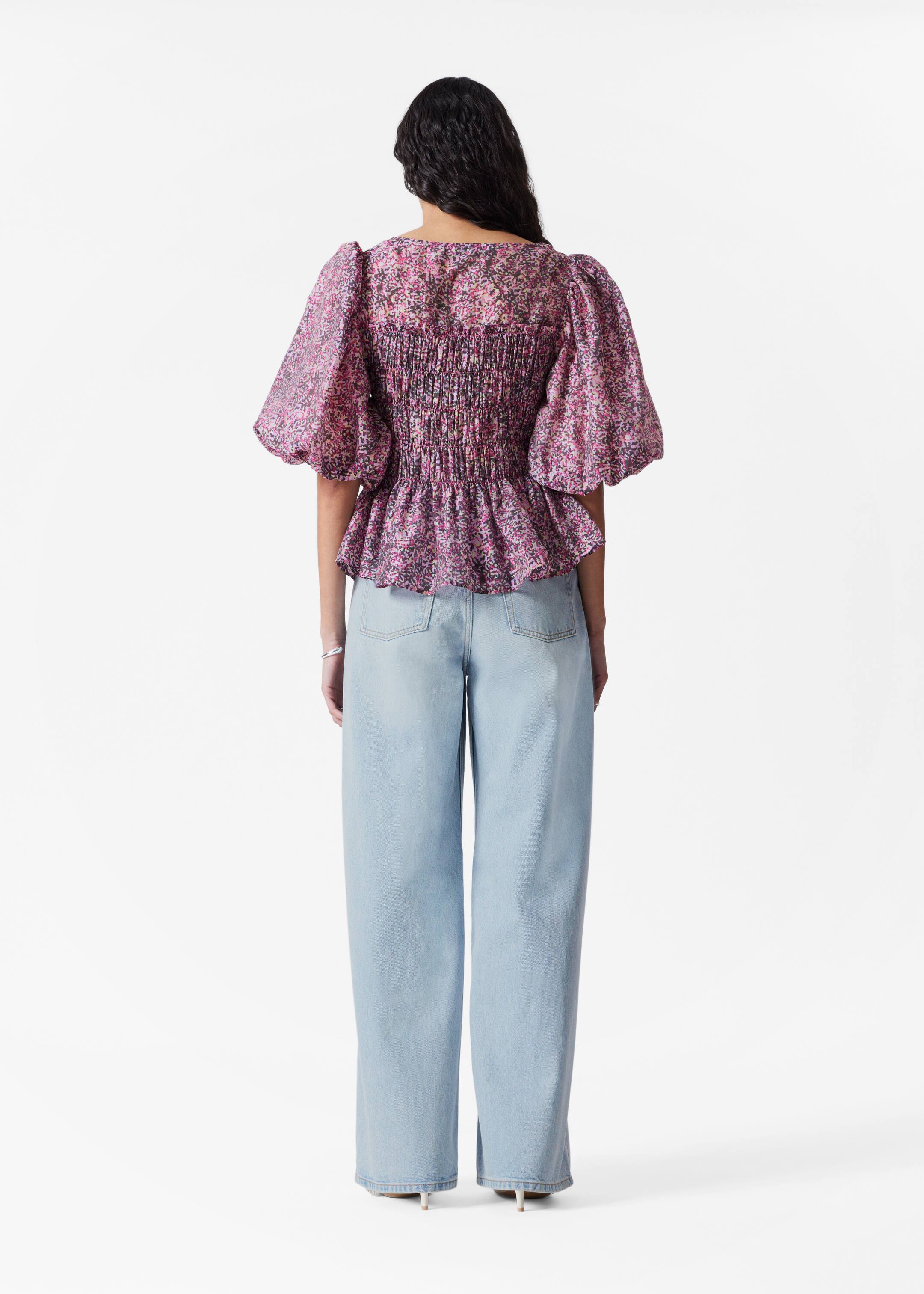 Visualizza immagine più grande: Blusa con maniche a sbuffo e lavorazione smock - Motivo viola - DONNA | H&M IT 4