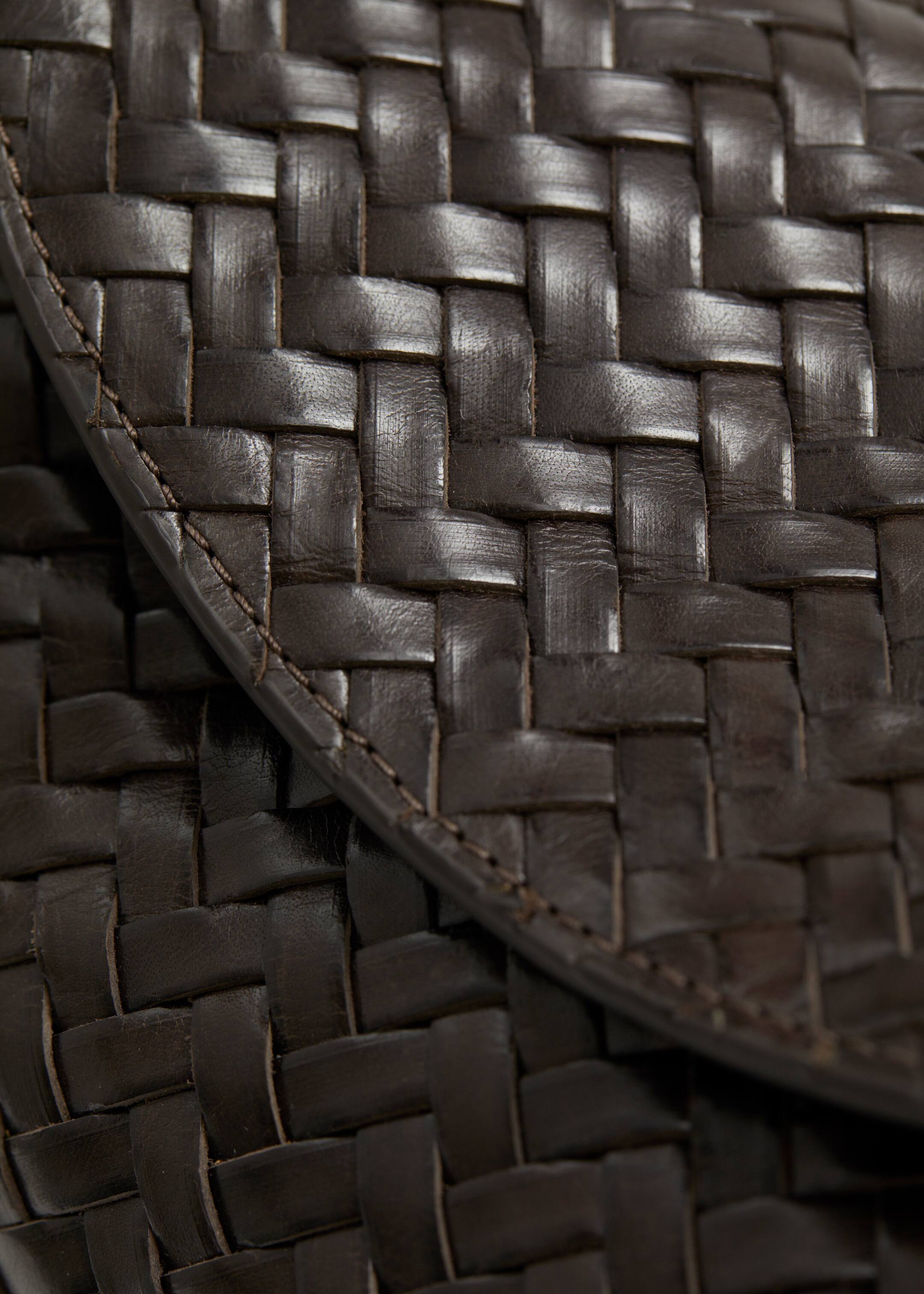 Größeres Bild anzeigen: Große geflochtene Schultertasche - Mahagoni - Ladies | H&M AT 3