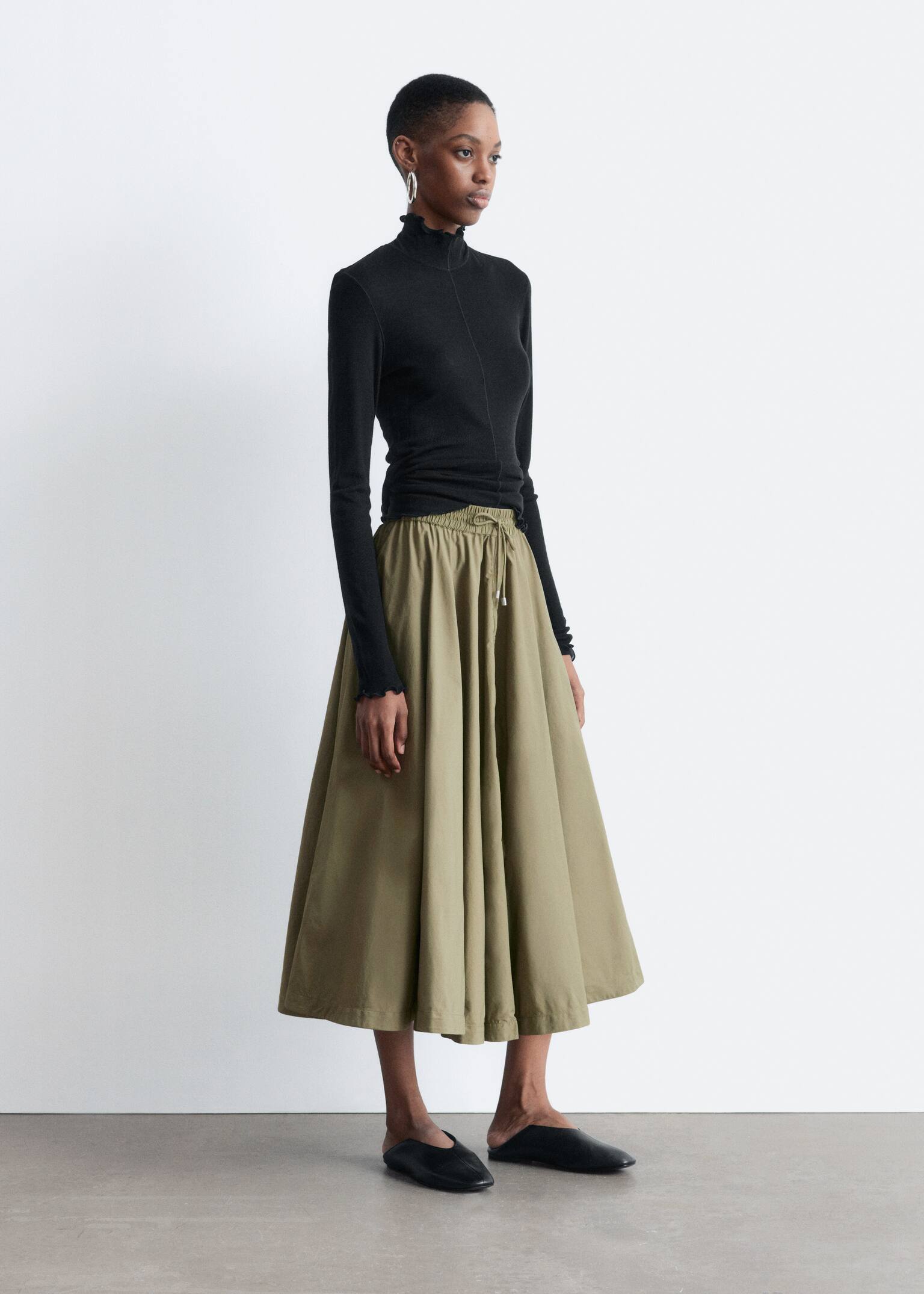 Scalloped Mock-Neck Top - Black/Cream - 4