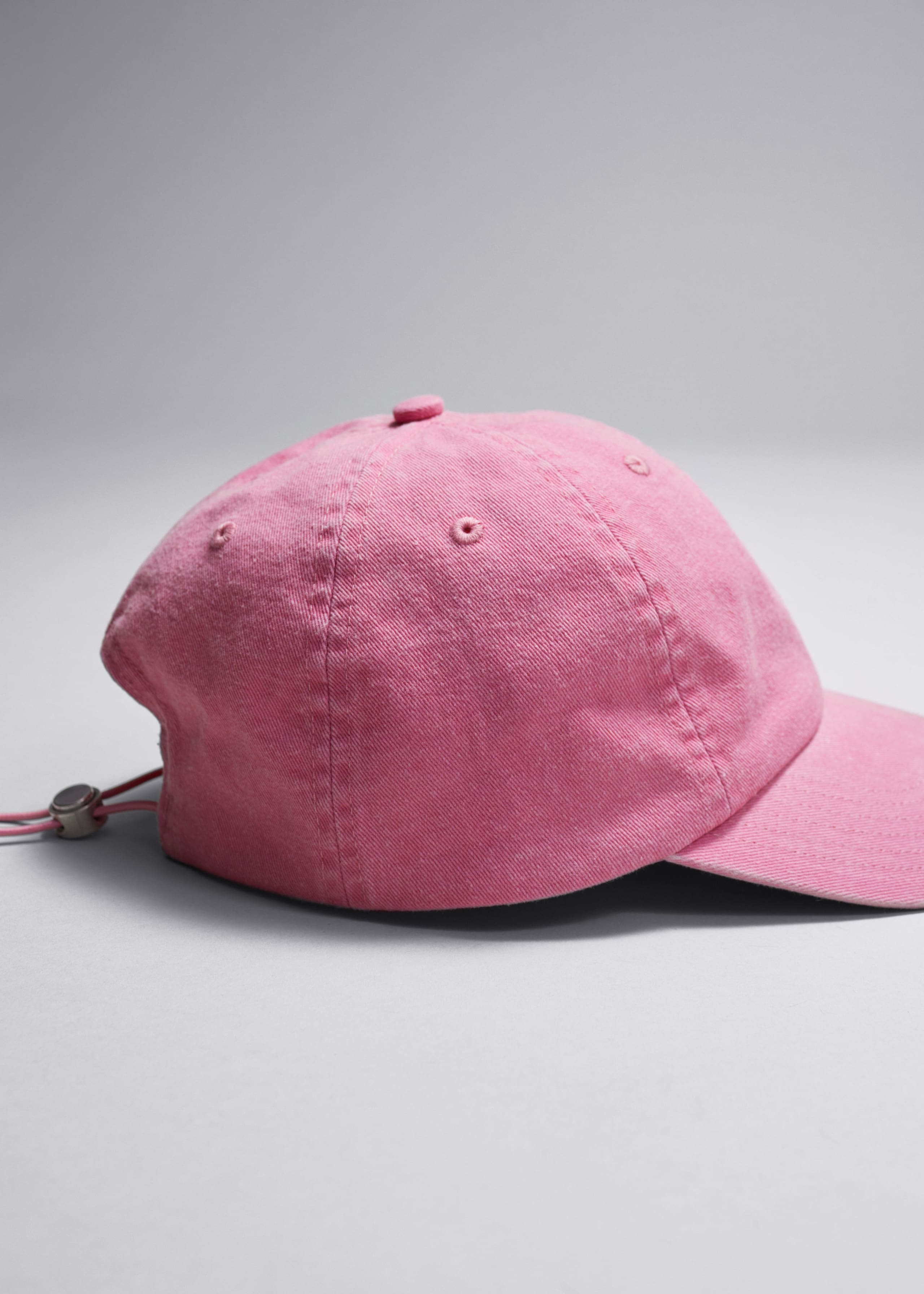 Basecap aus gebleichtem Denim - {{variantName}} - Beschreibendes Detail