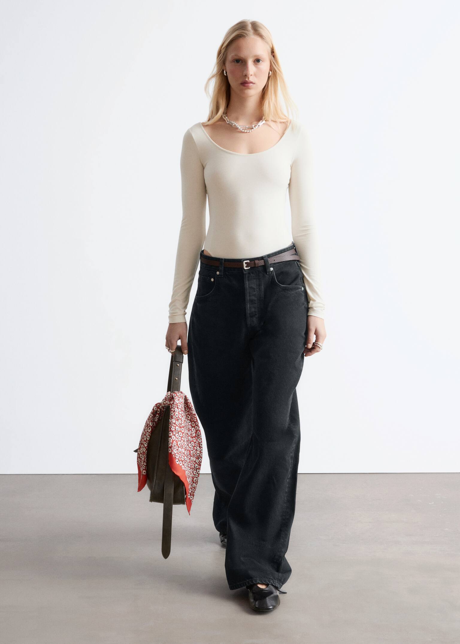 Scoop-Neck Bodysuit - שמנת - 7