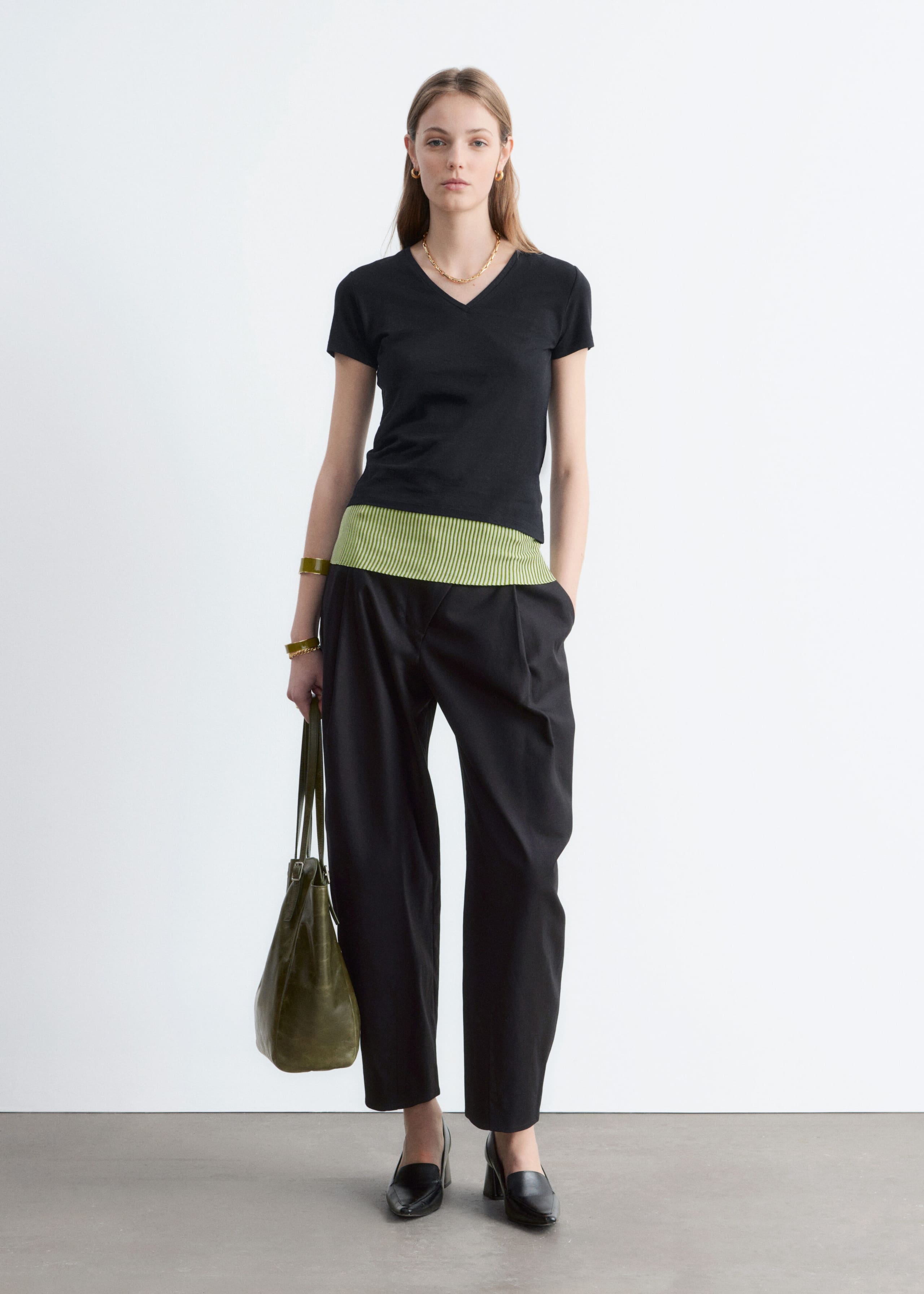 Image of V-ringad t-shirt i bomull