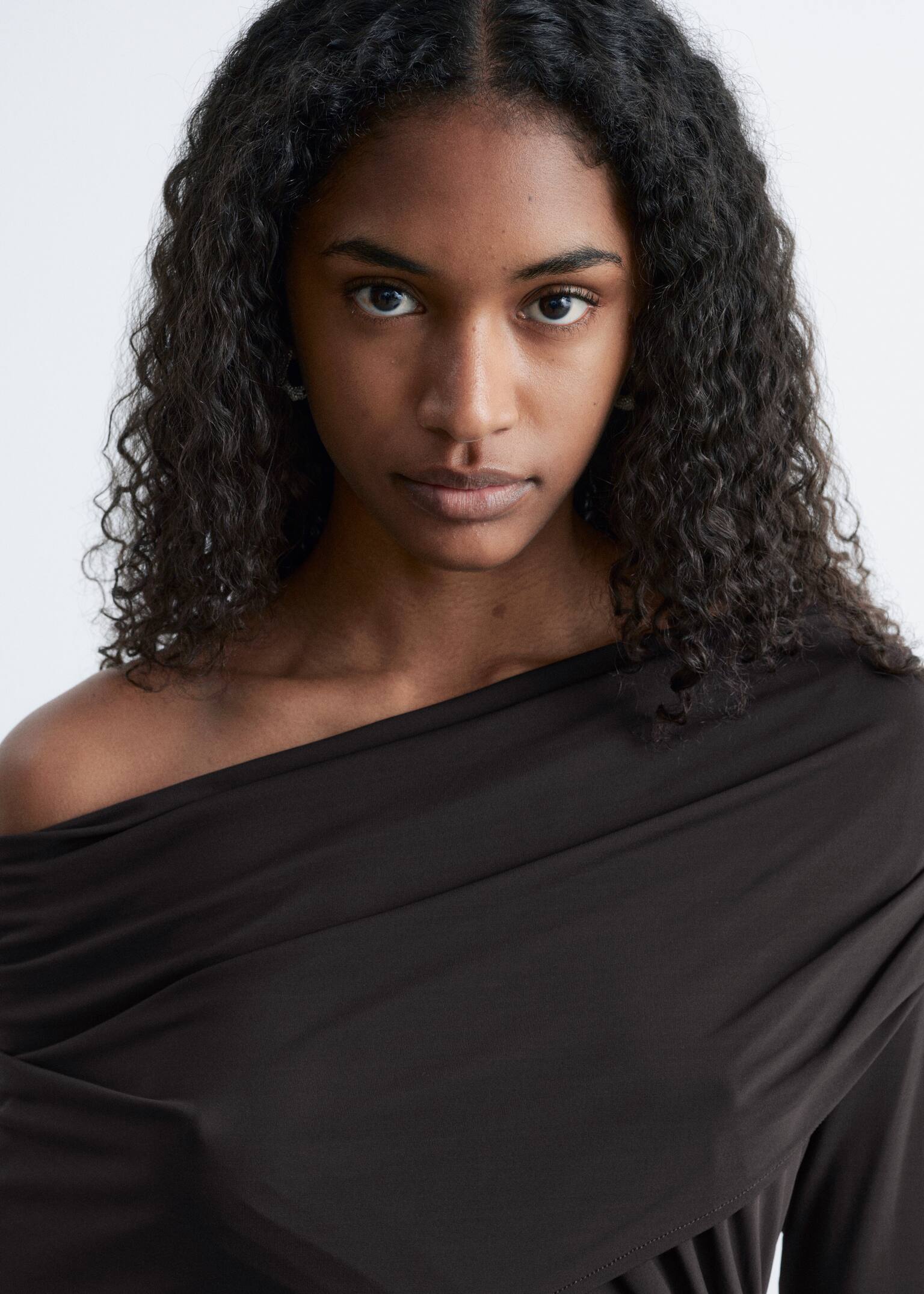 Abito midi drappeggiato - Marrone scuro - 5