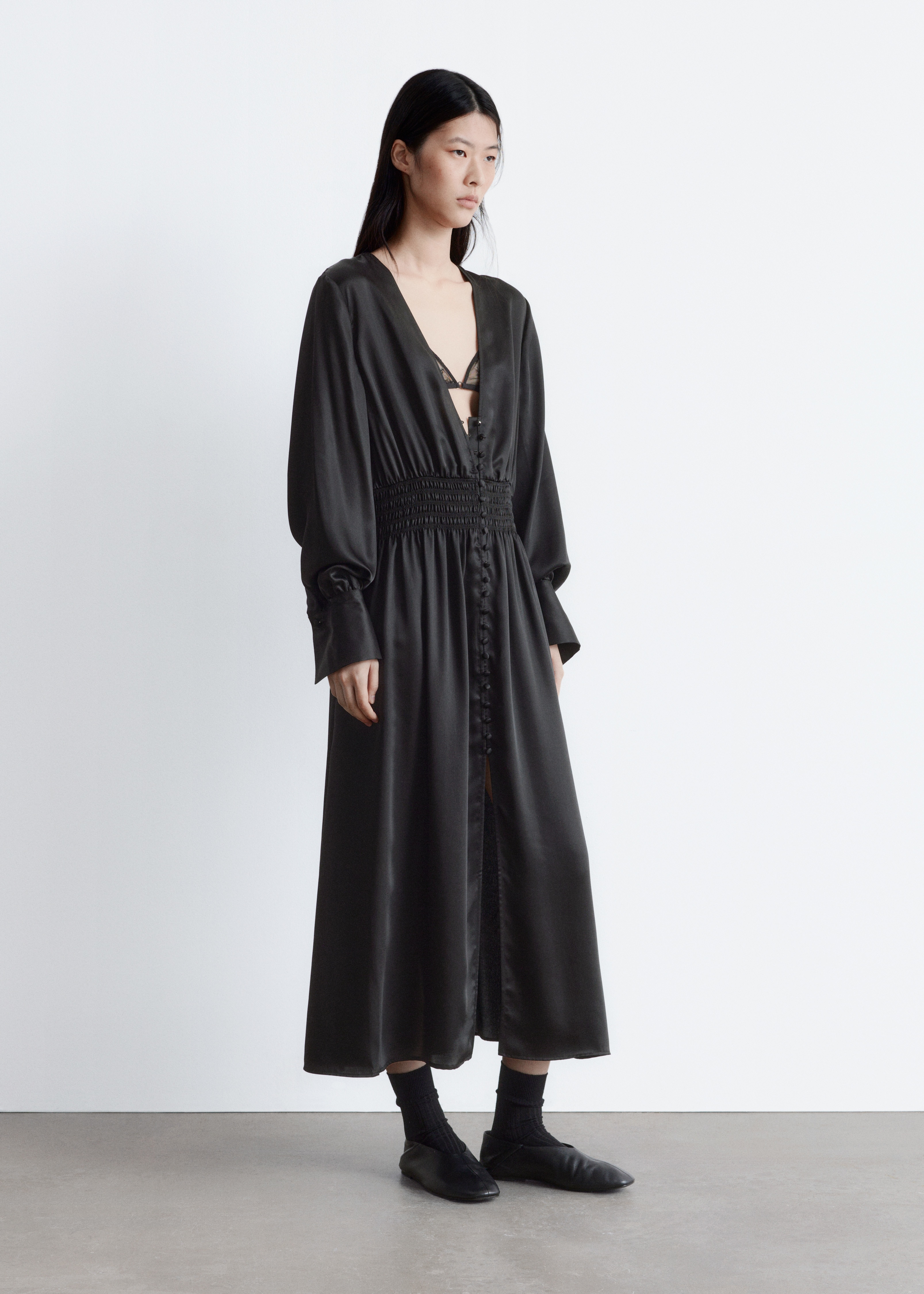 Saténové košilové midi šaty - Černá