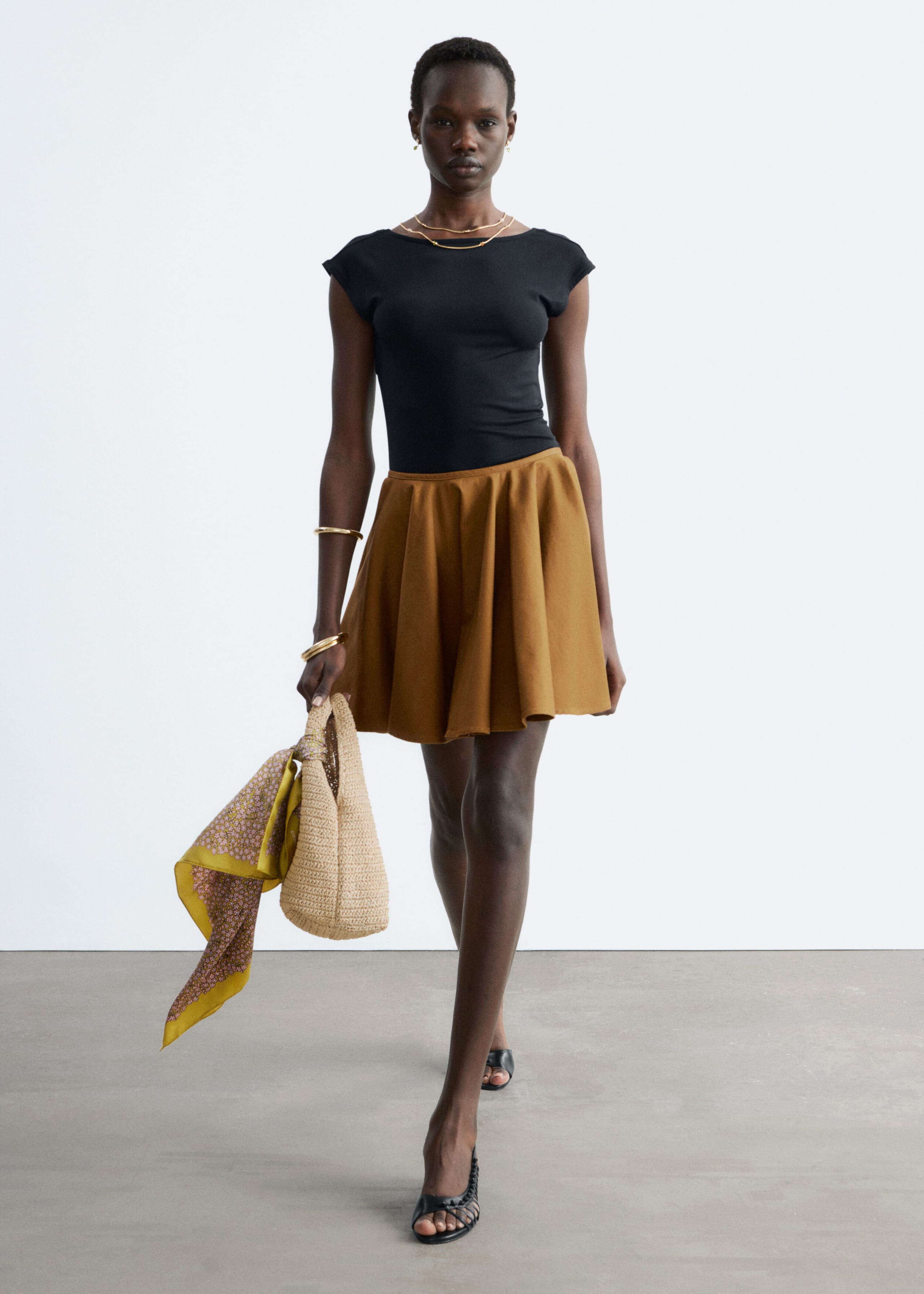 Fitted Open-Back T-Shirt - Butter Yellow - Lookbook